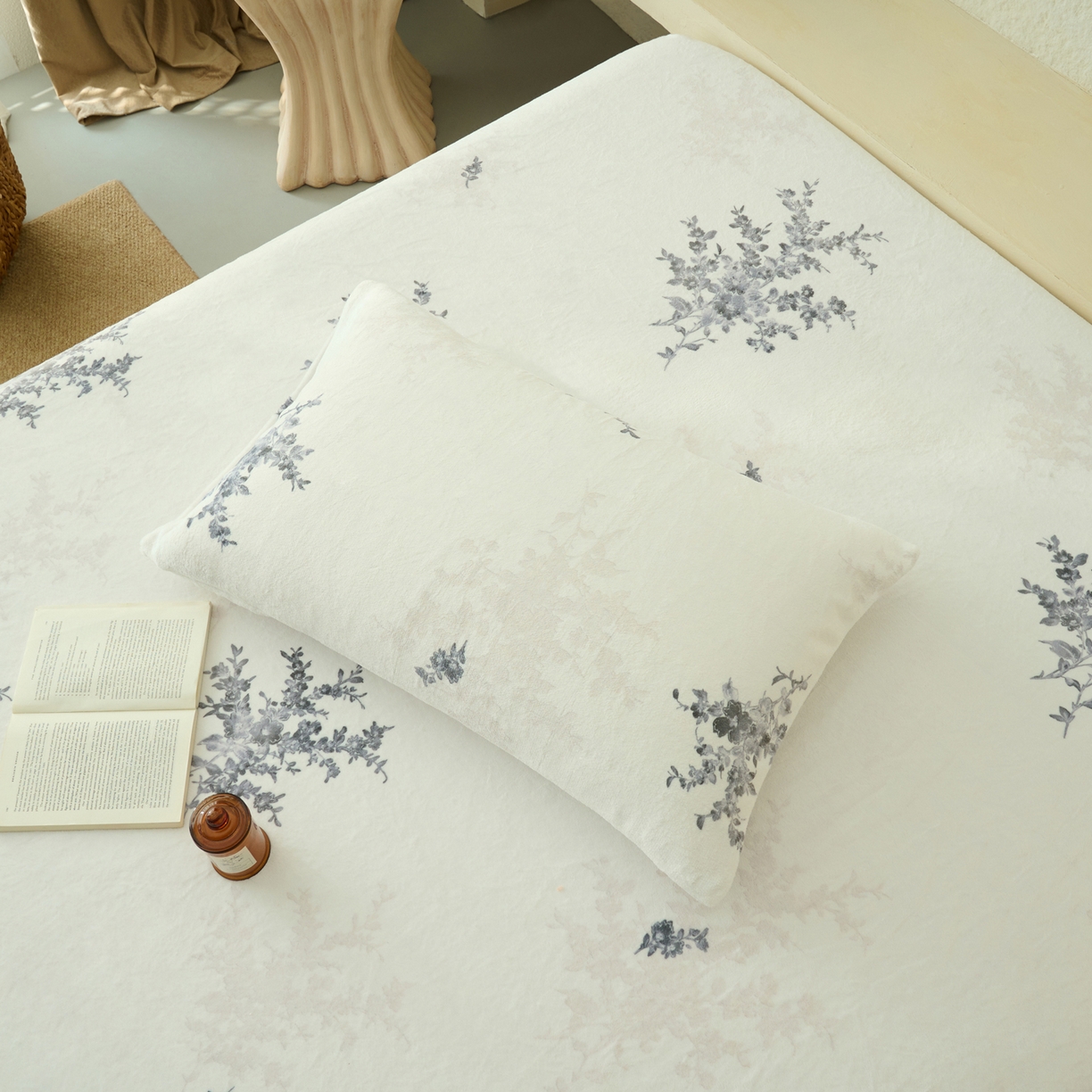 91家纺网 家纺一手货源 找家纺 早晨家纺 2025新款数码印花高克重牛奶单床笠 幽花