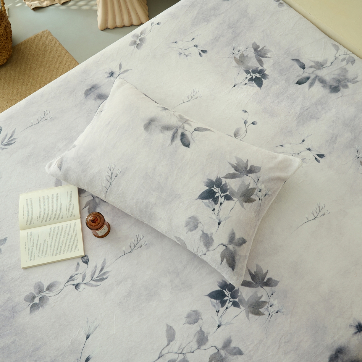 91家纺网 家纺一手货源 找家纺 早晨家纺 2025新款数码印花高克重牛奶单床笠 烟蕊