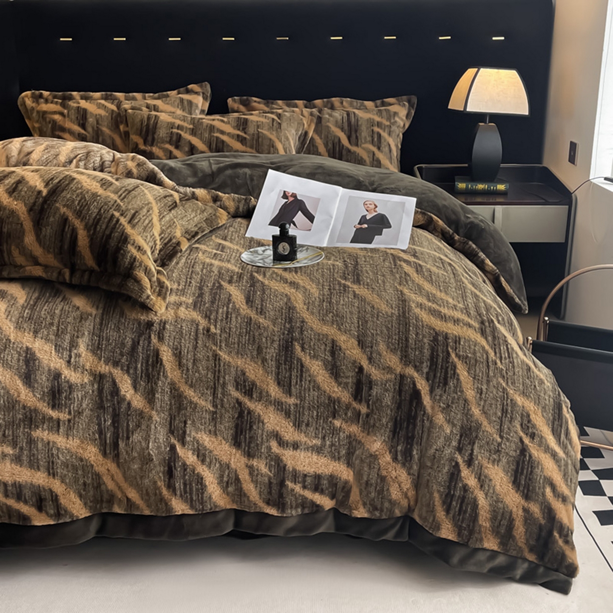 91家纺网 家纺一手货源 找家纺 仟网汇 2025新款加厚兔毛绒法式宽边四件套牛奶绒 鎏金岁月