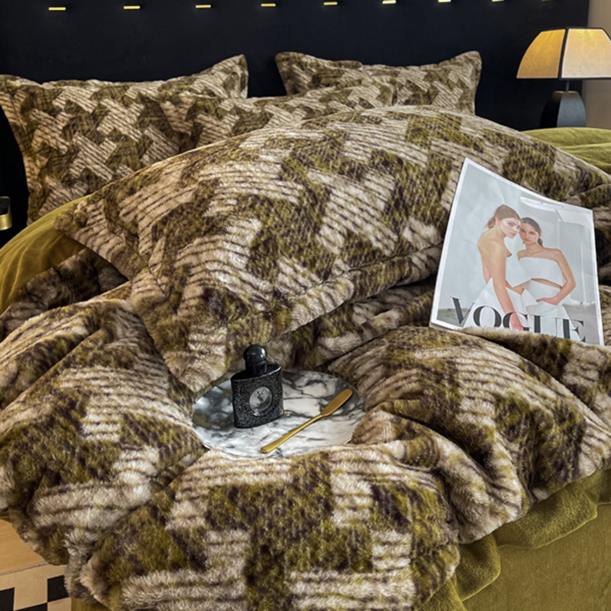 91家纺网 家纺一手货源 找家纺 仟网汇 2025新款加厚兔毛绒法式宽边四件套牛奶绒 绿影阑珊