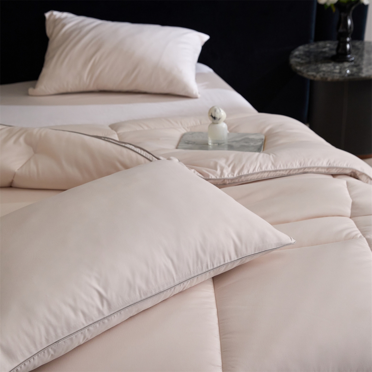 91家纺网 家纺一手货源 找家纺 （总）头等舱 2025新款酒店款净植力抗菌 防螨 防霉 低致敏 立体秋冬被（空镜图）