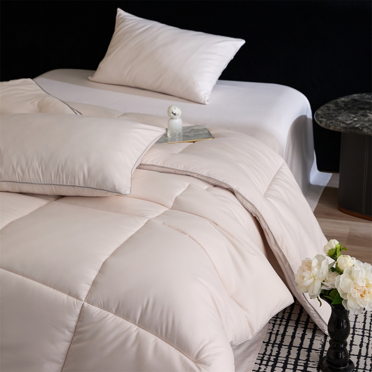 91家纺网 家纺一手货源 找家纺 （总）头等舱 2025新款酒店款净植力抗菌 防螨 防霉 低致敏 立体秋冬被（空镜图）