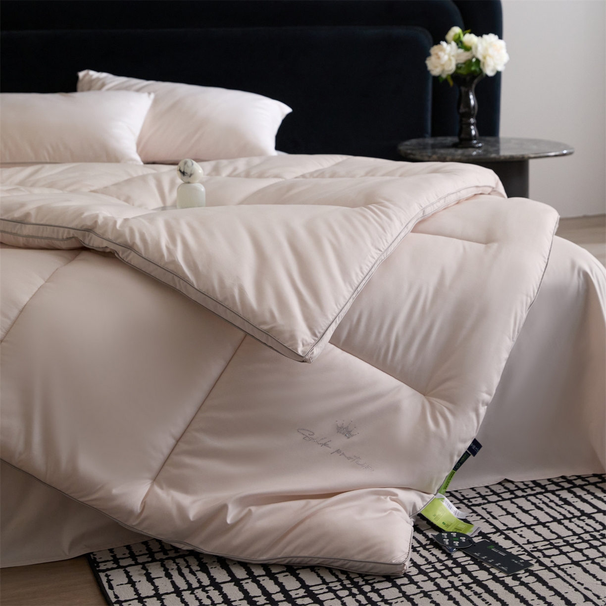 91家纺网 家纺一手货源 找家纺 （总）头等舱 2025新款酒店款净植力抗菌 防螨 防霉 低致敏 立体秋冬被（空镜图）