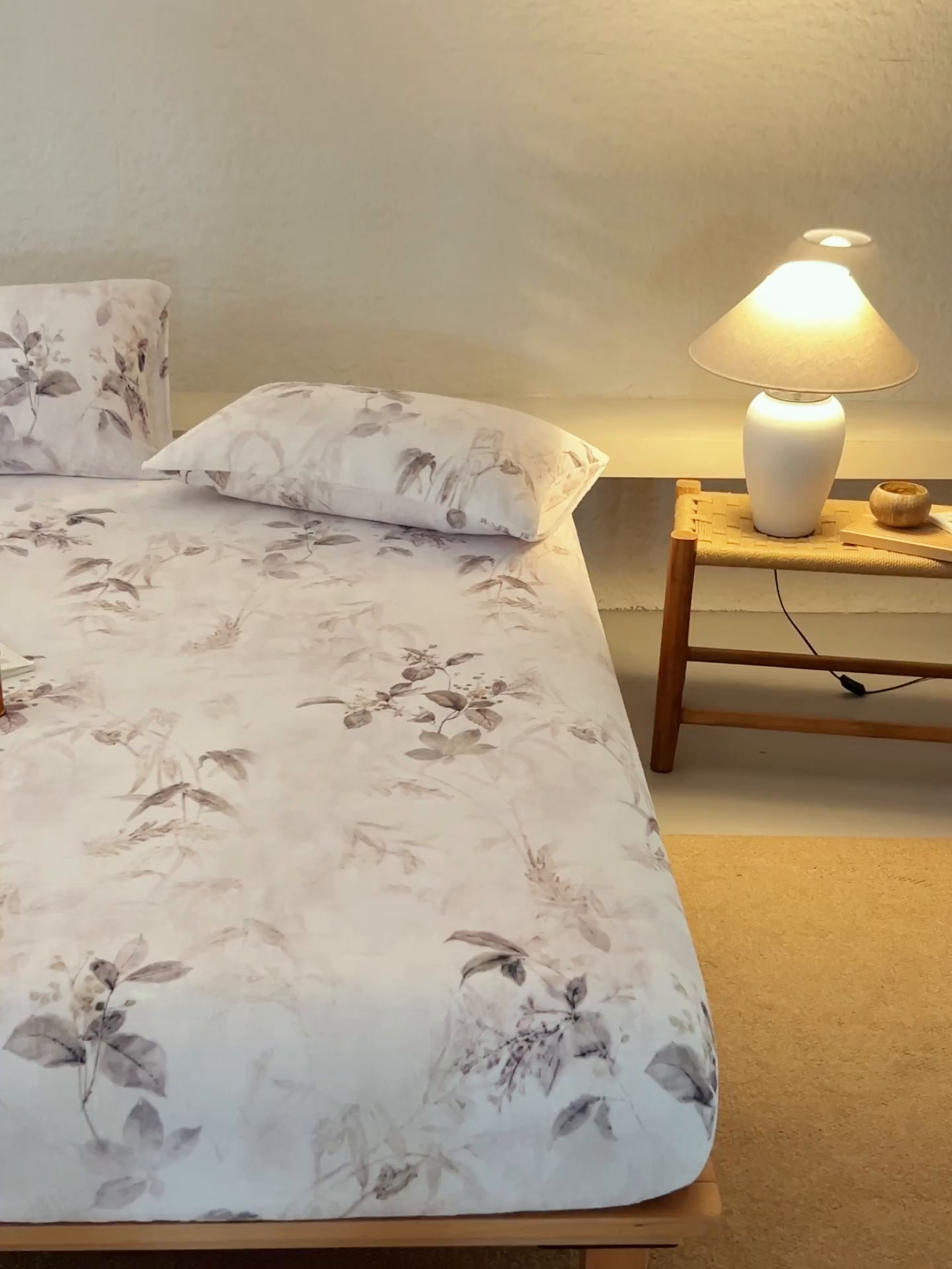 91家纺网 家纺一手货源 找家纺 早晨家纺 2025新款数码印花高克重牛奶单床笠 疏影