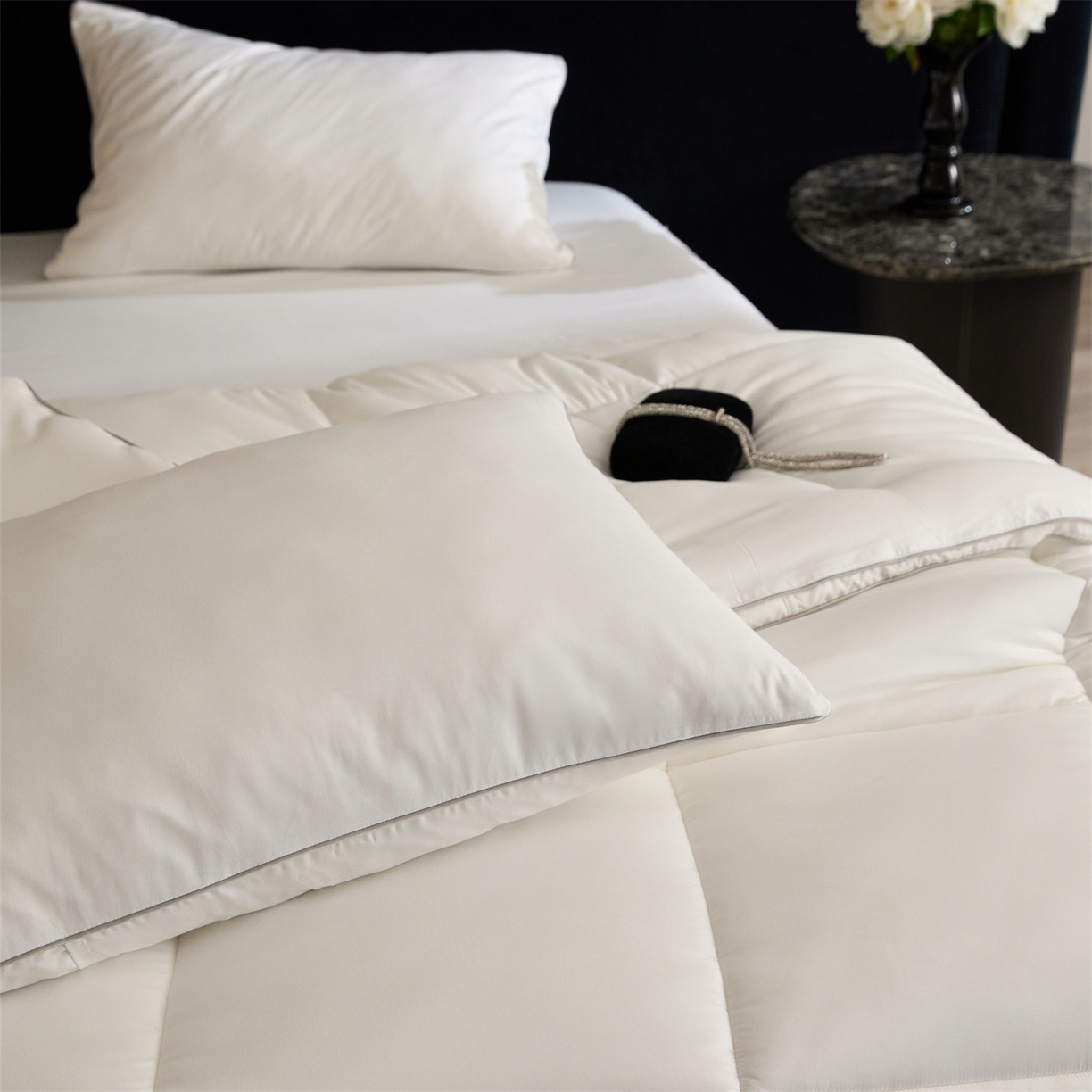 91家纺网 家纺一手货源 找家纺 头等舱 2025新款酒店款净植力抗菌 防螨 防霉 低致敏 立体秋冬被（空镜图） 珍珠白