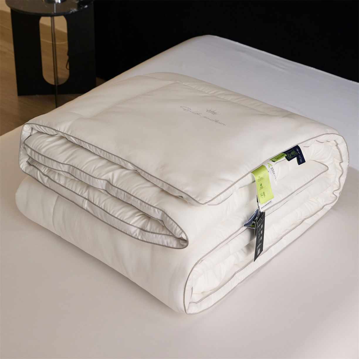 91家纺网 家纺一手货源 找家纺 头等舱 2025新款酒店款净植力抗菌 防螨 防霉 低致敏 立体秋冬被（空镜图） 珍珠白