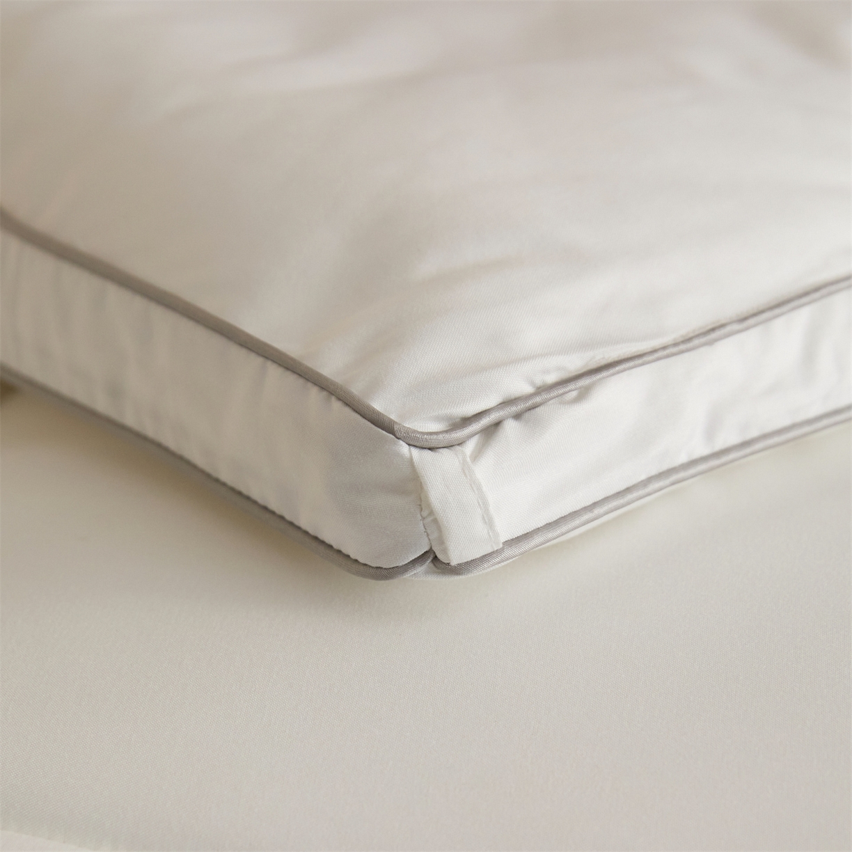 91家纺网 家纺一手货源 找家纺 头等舱 2025新款酒店款净植力抗菌 防螨 防霉 低致敏 立体秋冬被（空镜图） 珍珠白