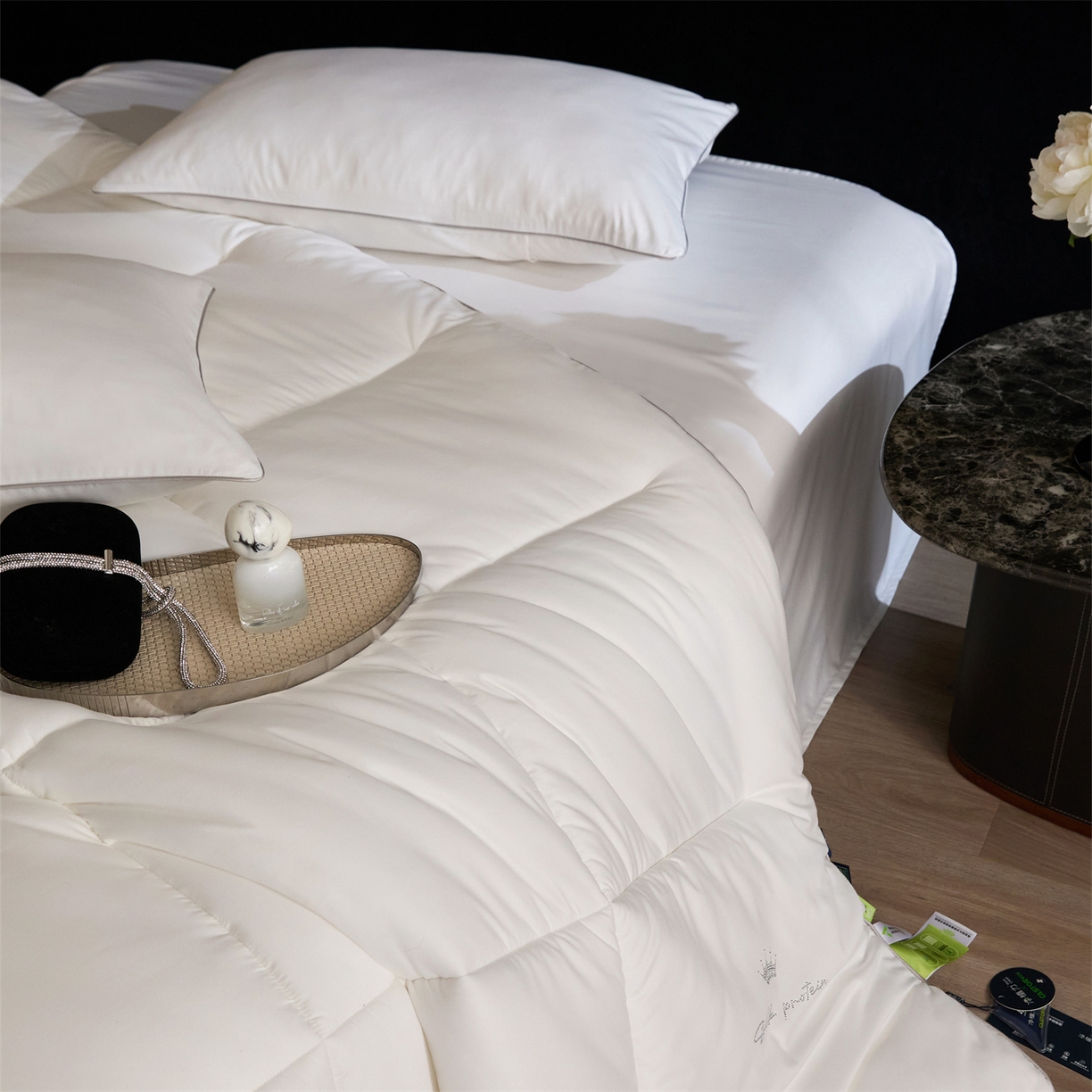 91家纺网 家纺一手货源 找家纺 头等舱 2025新款酒店款净植力抗菌 防螨 防霉 低致敏 立体秋冬被（空镜图） 珍珠白