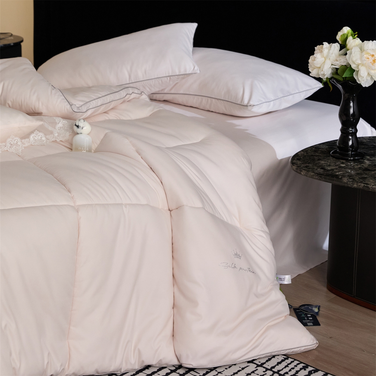 91家纺网 家纺一手货源 找家纺 头等舱 2025新款酒店款净植力抗菌 防螨 防霉 低致敏 立体秋冬被（空镜图） 奶咖灰