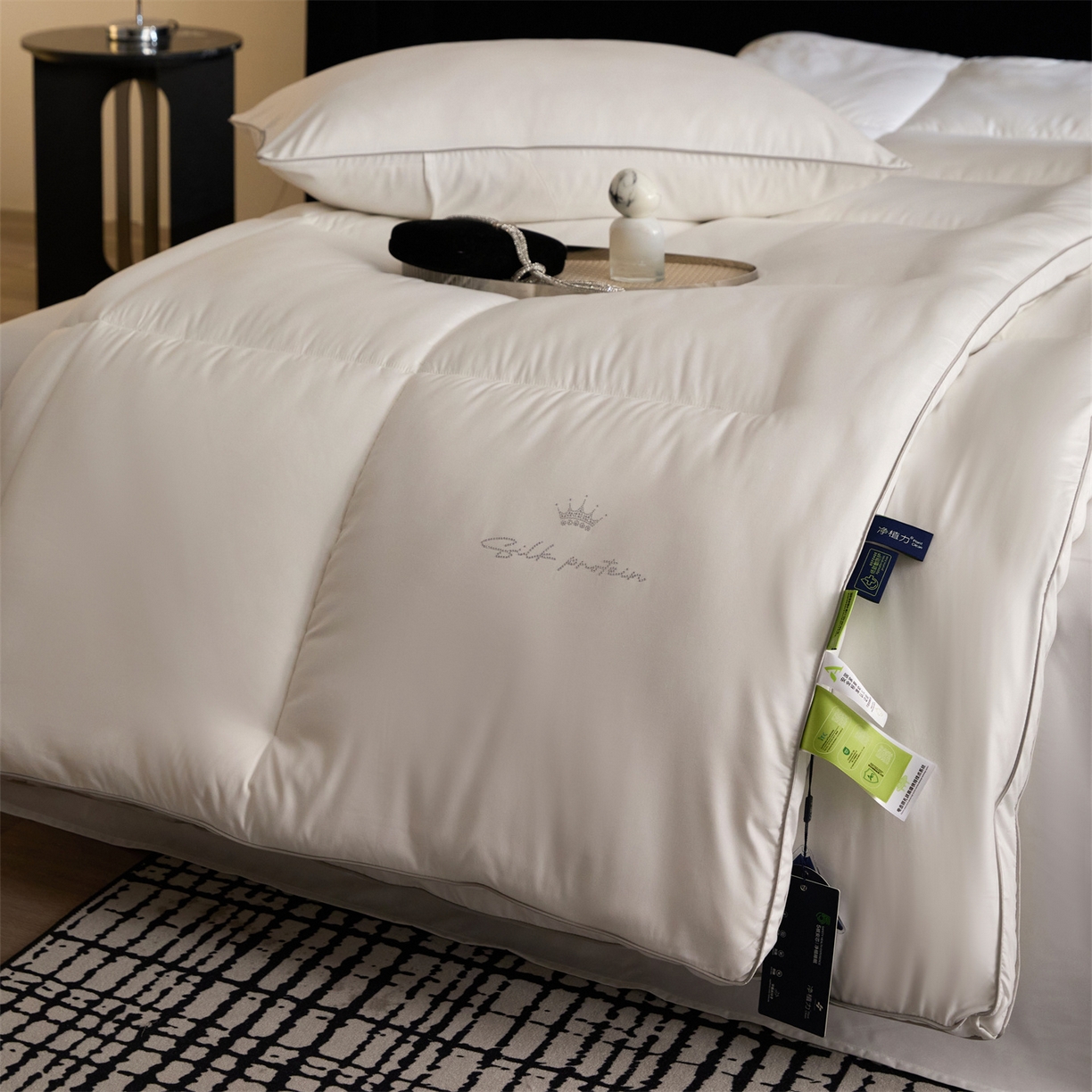 91家纺网 家纺一手货源 找家纺 头等舱 2025新款酒店款净植力抗菌 防螨 防霉 低致敏 立体秋冬被（空镜图） 珍珠白