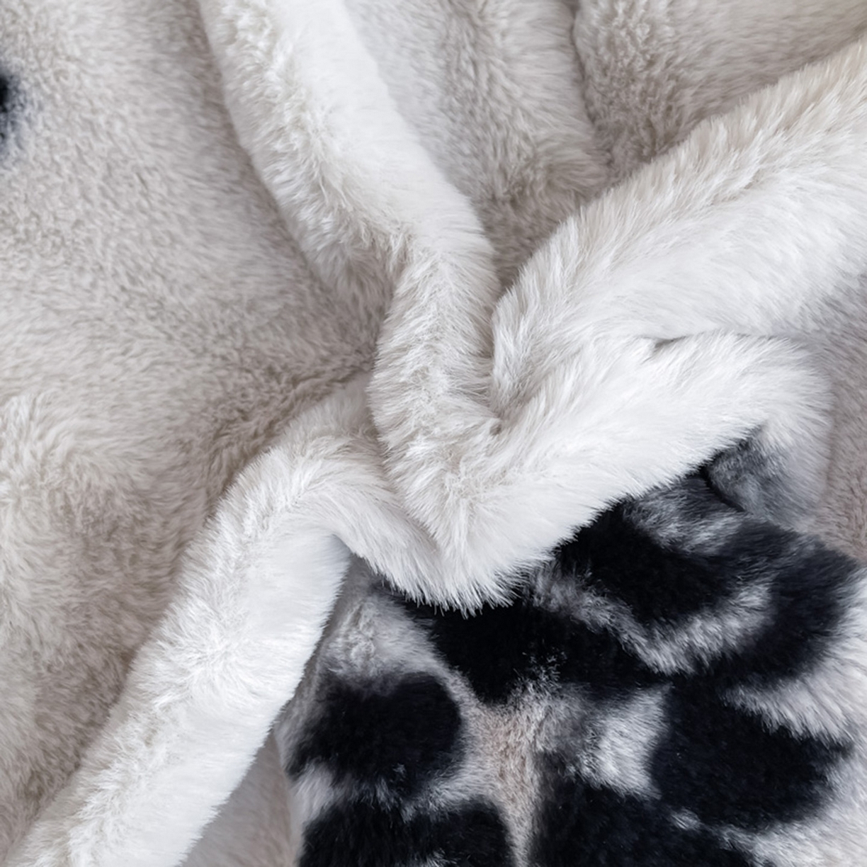 91家纺网 家纺一手货源 找家纺 仟网汇 2025新款加厚兔毛绒法式宽边四件套牛奶绒 邂逅玫瑰