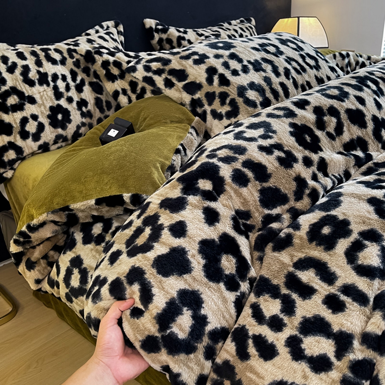 91家纺网 家纺一手货源 找家纺 （总）仟网汇 2025新款加厚兔毛绒法式宽边四件套牛奶绒