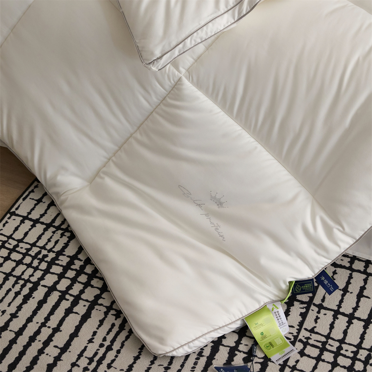 91家纺网 家纺一手货源 找家纺 头等舱 2025新款酒店款净植力抗菌 防螨 防霉 低致敏 立体秋冬被（空镜图） 珍珠白