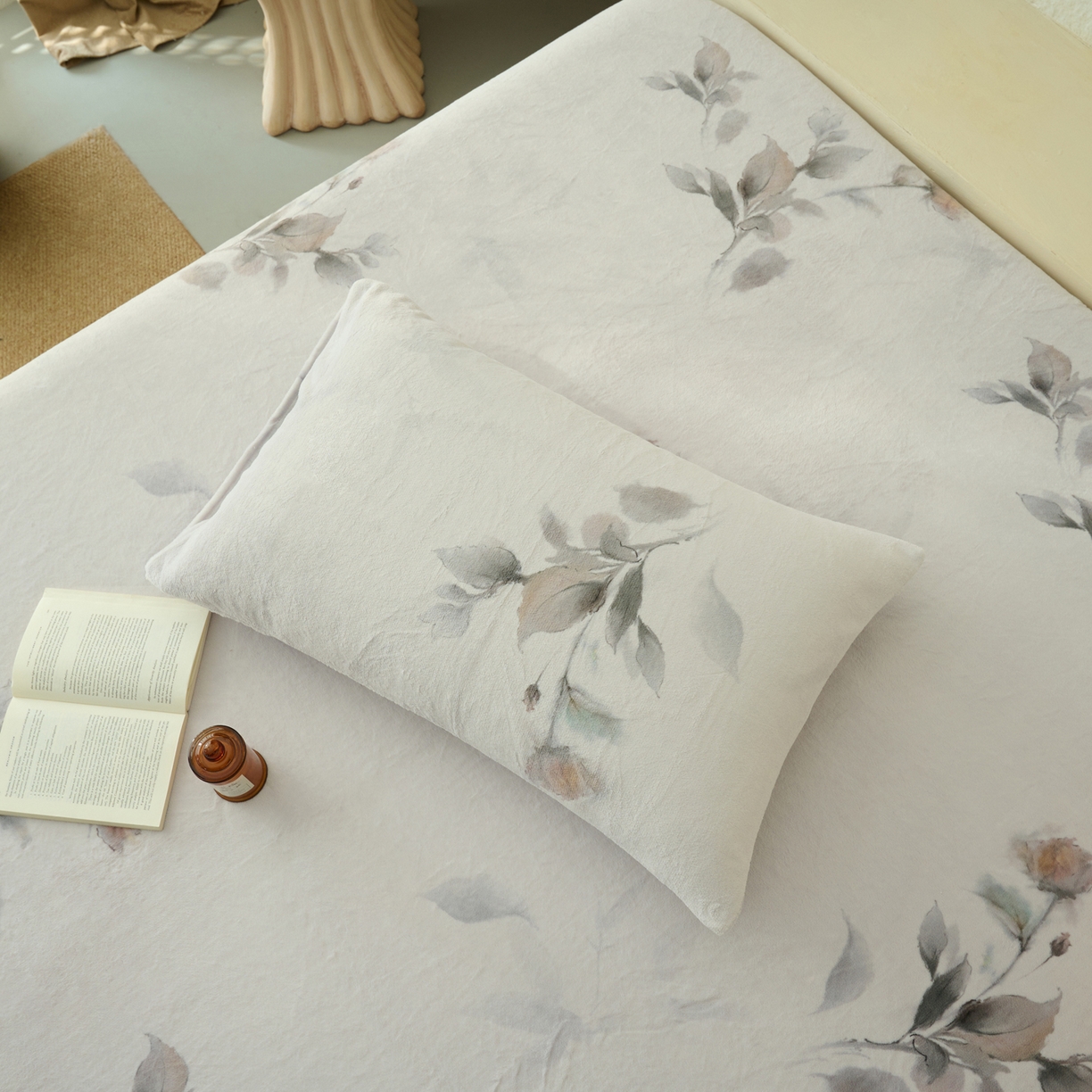 91家纺网 家纺一手货源 找家纺 早晨家纺 2025新款数码印花高克重牛奶单床笠 浅蕊