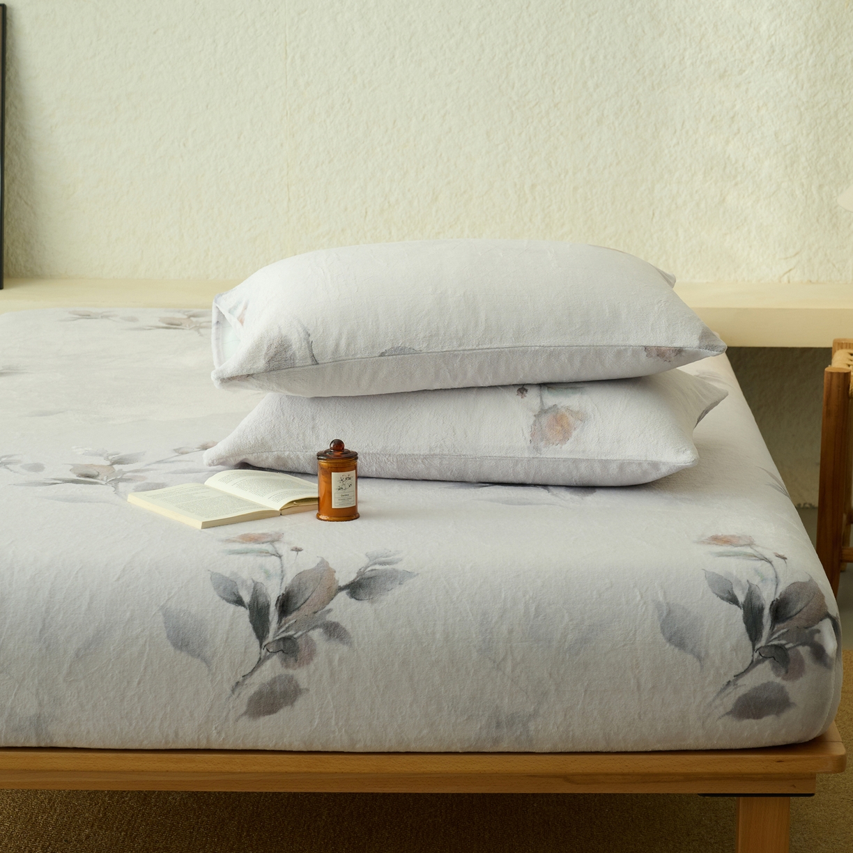 91家纺网 家纺一手货源 找家纺 早晨家纺 2025新款数码印花高克重牛奶单床笠 浅蕊