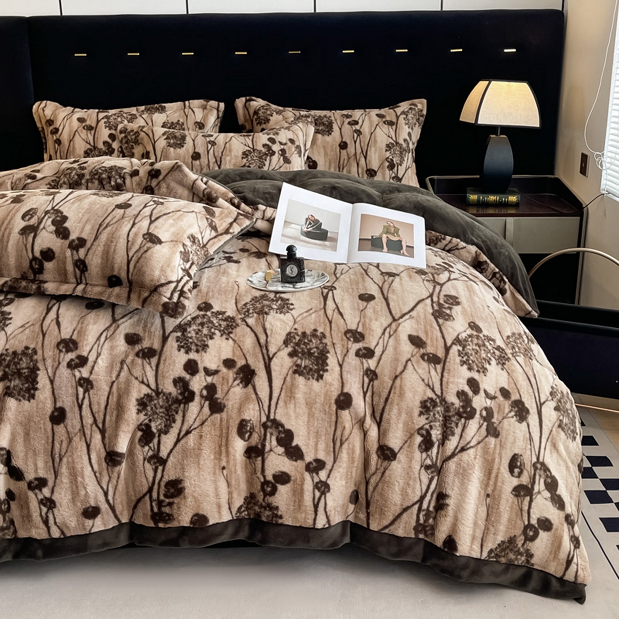 91家纺网 家纺一手货源 找家纺 仟网汇 2025新款加厚兔毛绒法式宽边四件套牛奶绒 陌上花开