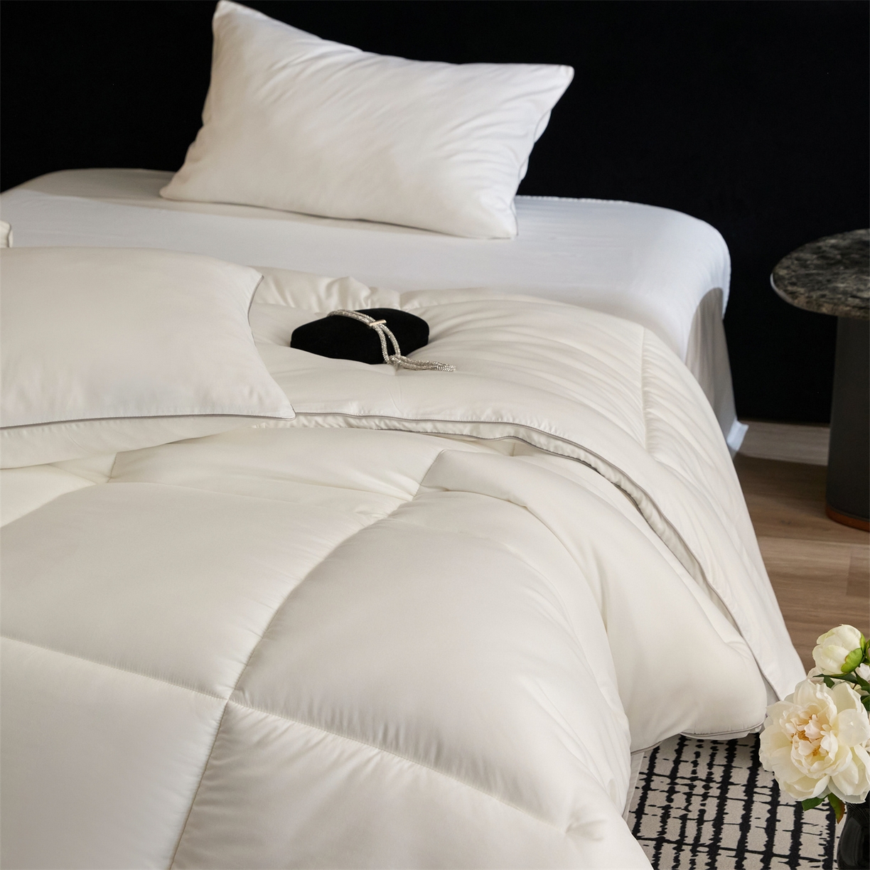 91家纺网 家纺一手货源 找家纺 头等舱 2025新款酒店款净植力抗菌 防螨 防霉 低致敏 立体秋冬被（空镜图） 珍珠白