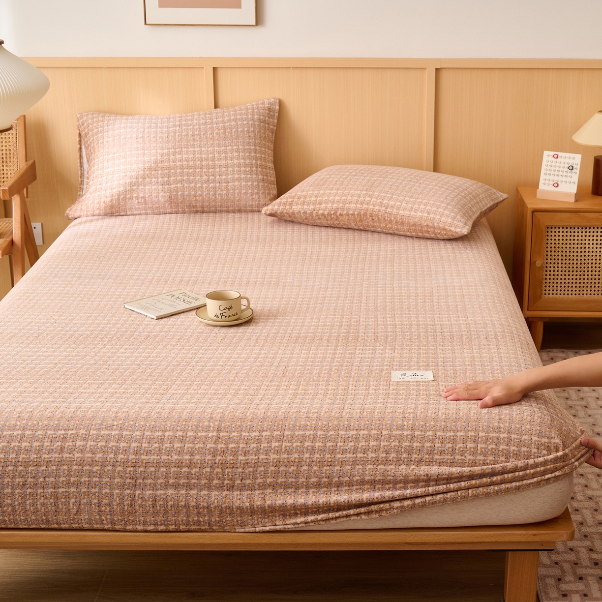 91家纺网 家纺一手货源 找家纺 早晨家纺 2025新款野牧款高克重牛奶绒印花单床笠 野牧-香风驼