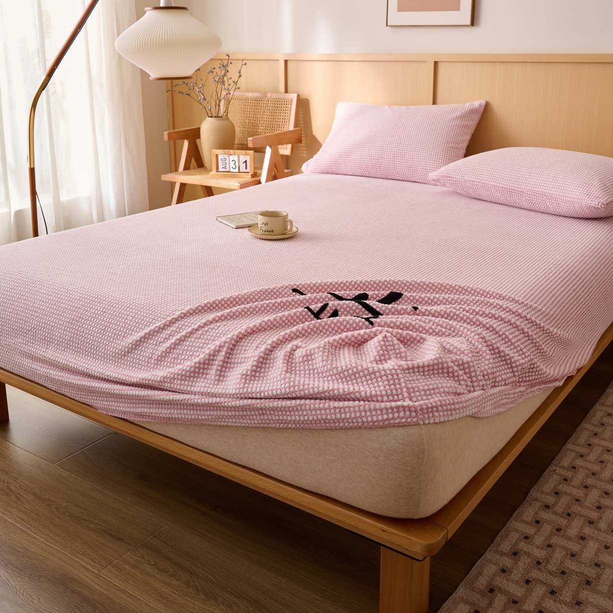 91家纺网 家纺一手货源 找家纺 早晨家纺 2025新款深蓝款高克重牛奶绒阳离子提花单床笠 深蓝-豆沙