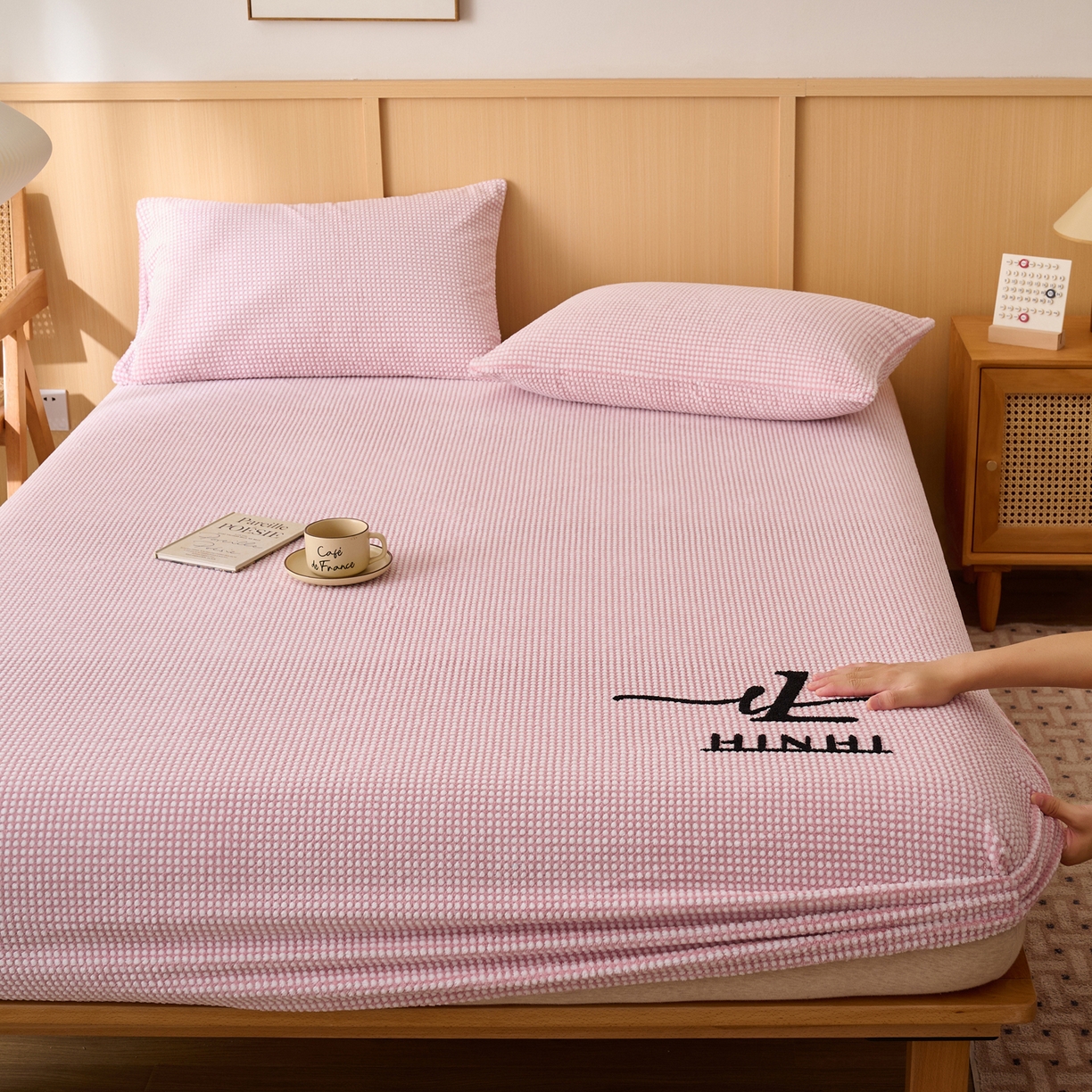 91家纺网 家纺一手货源 找家纺 早晨家纺 2025新款深蓝款高克重牛奶绒阳离子提花单床笠 深蓝-豆沙