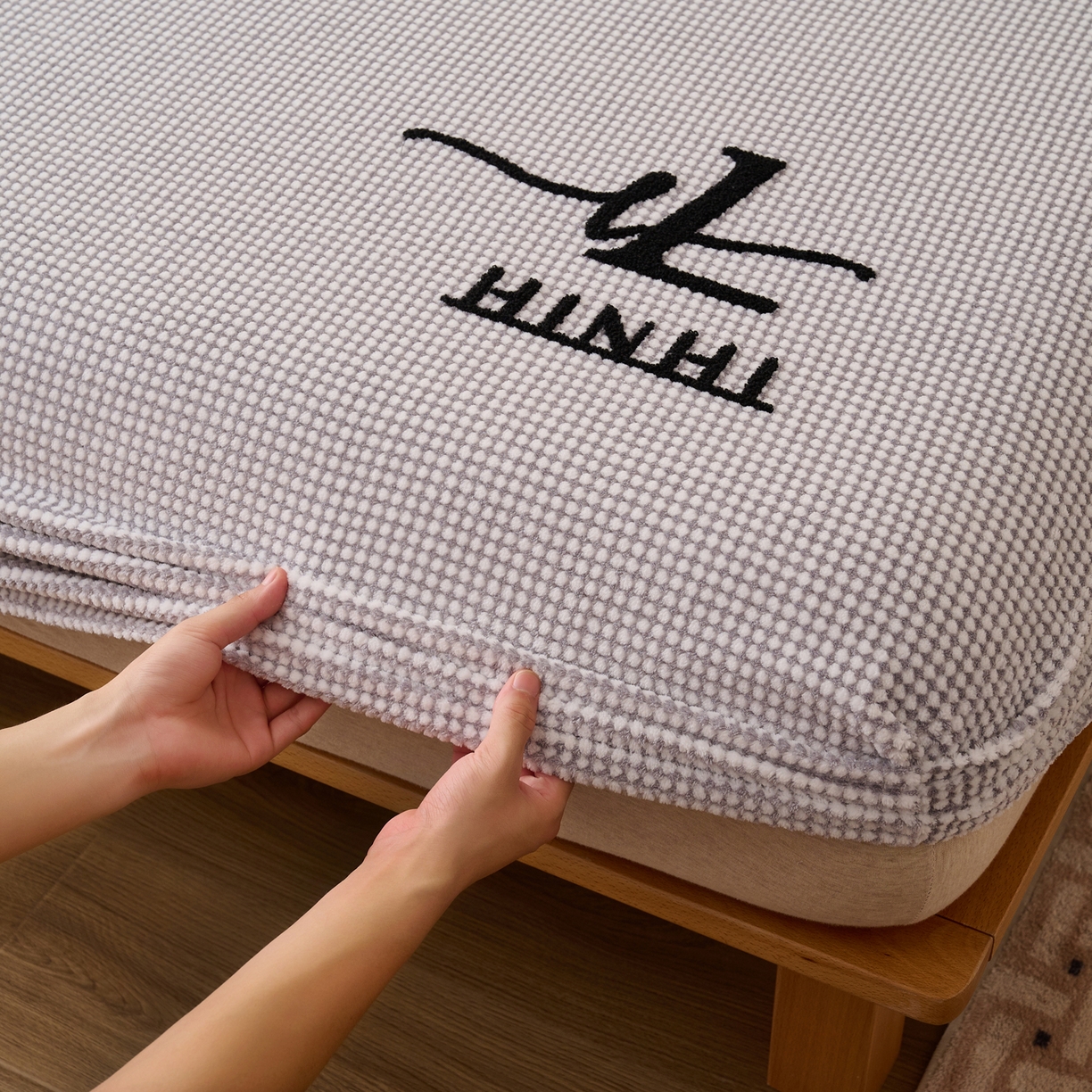 91家纺网 家纺一手货源 找家纺 （总）早晨家纺 2025新款深蓝款高克重牛奶绒阳离子提花单床笠