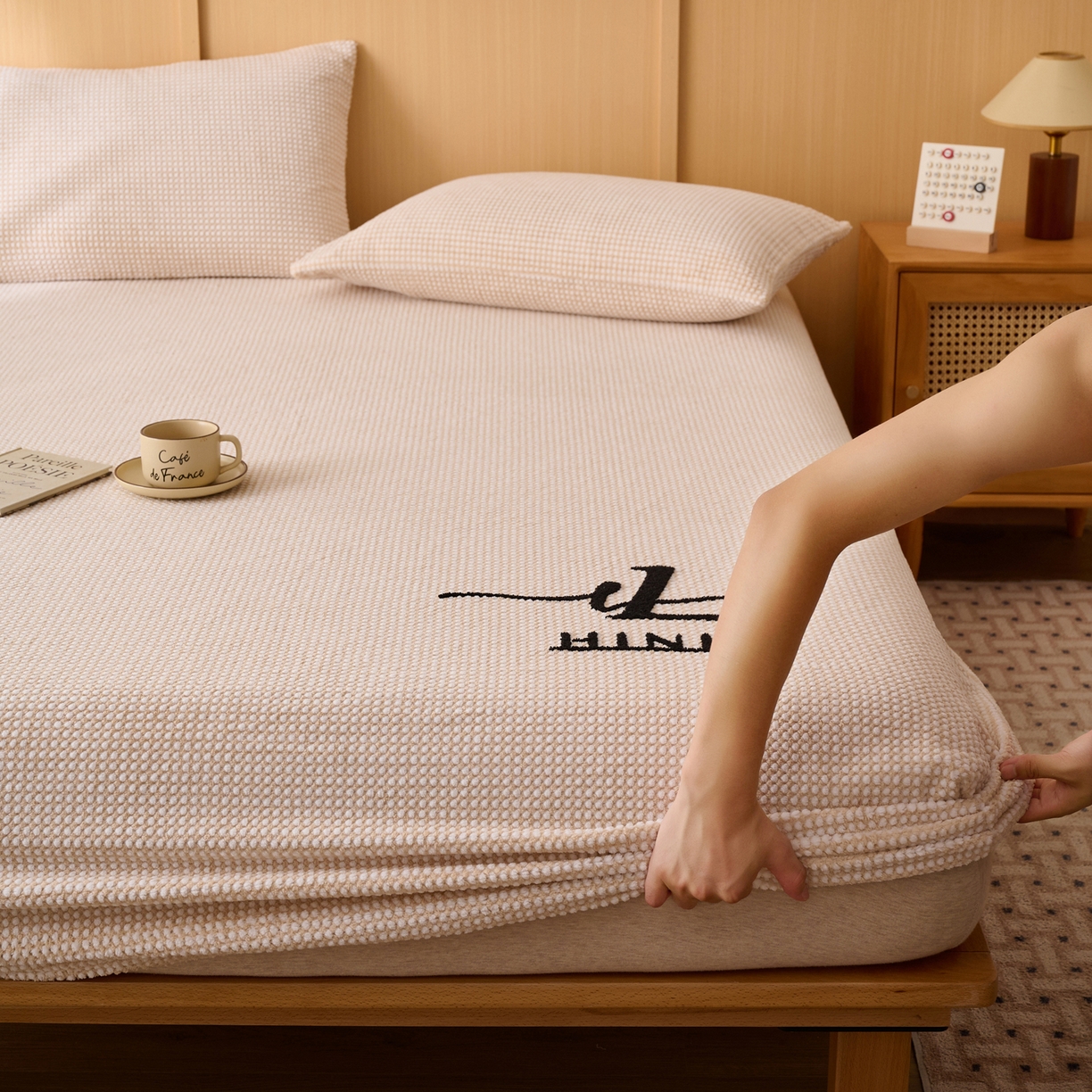 91家纺网 家纺一手货源 找家纺 早晨家纺 2025新款深蓝款高克重牛奶绒阳离子提花单床笠 深蓝-黄