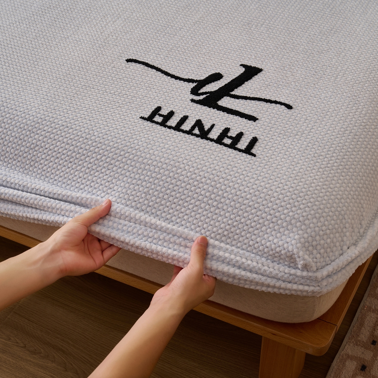 91家纺网 家纺一手货源 找家纺 早晨家纺 2025新款深蓝款高克重牛奶绒阳离子提花单床笠 深蓝-蓝