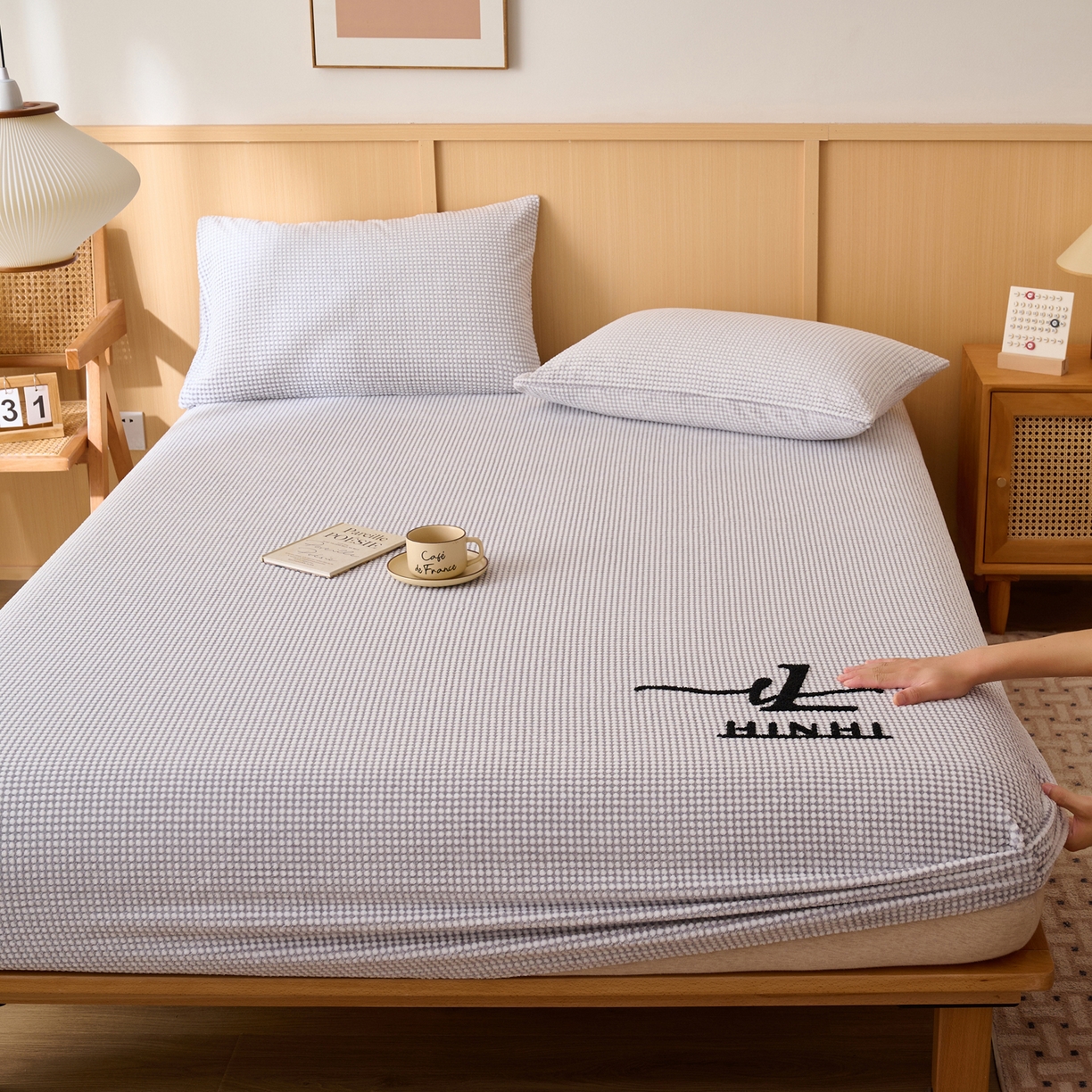 91家纺网 家纺一手货源 找家纺 早晨家纺 2025新款深蓝款高克重牛奶绒阳离子提花单床笠 深蓝-灰