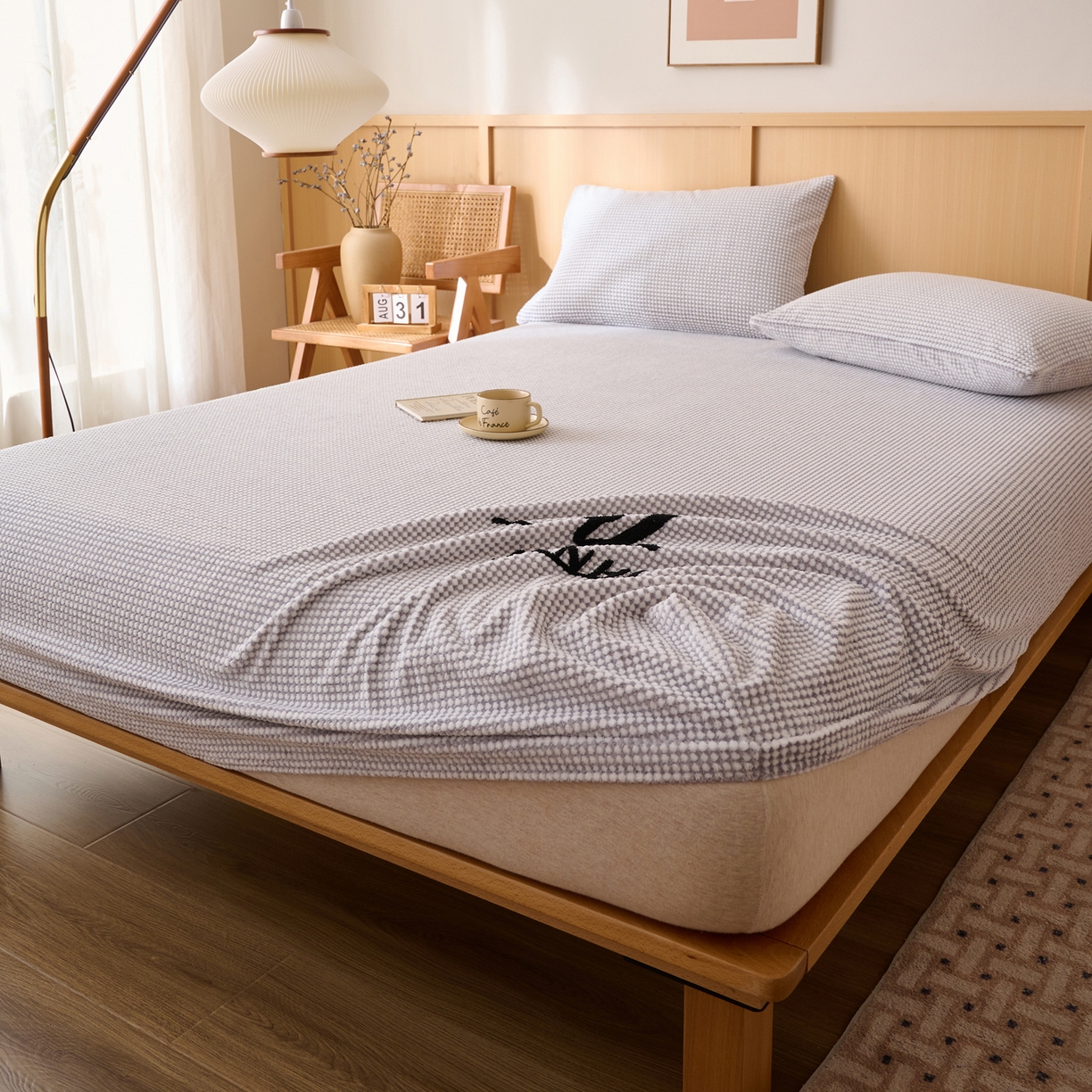 91家纺网 家纺一手货源 找家纺 （总）早晨家纺 2025新款深蓝款高克重牛奶绒阳离子提花单床笠