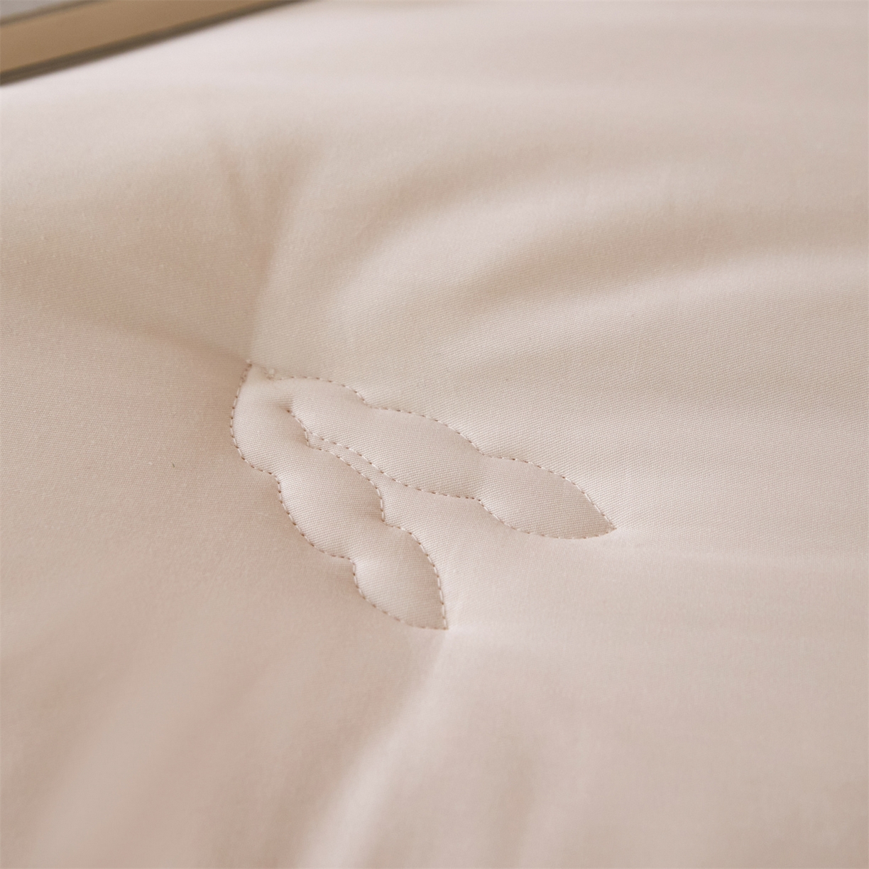 91家纺网 家纺一手货源 找家纺 （总）头等舱 2025新款全棉40支纯色A类20大豆7A抗菌立体被（空镜图）