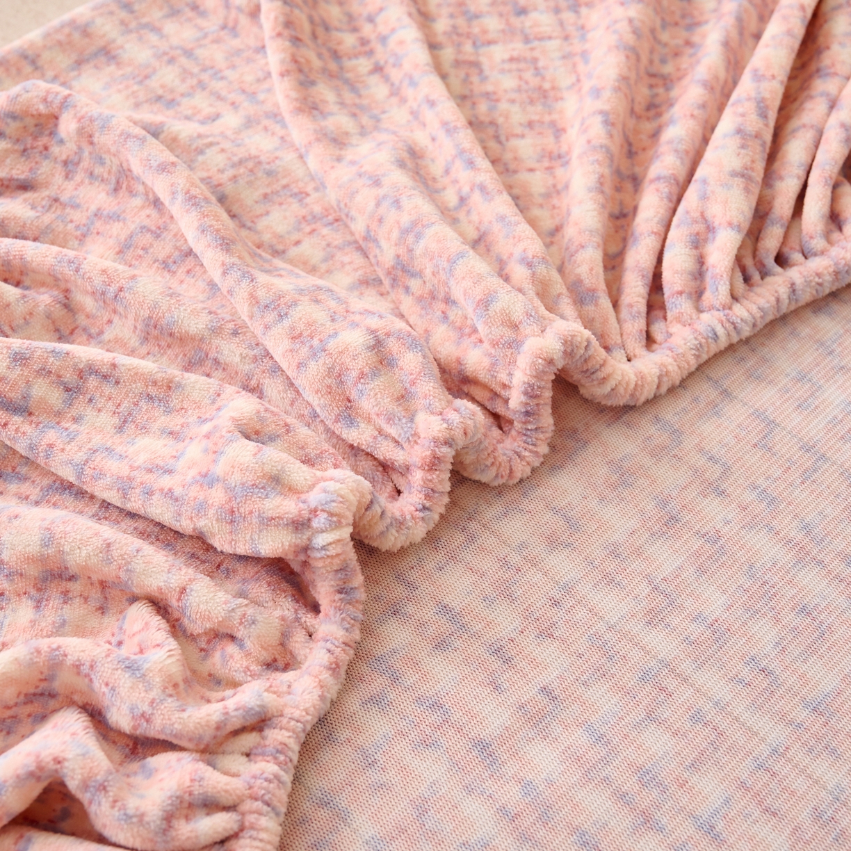 91家纺网 家纺一手货源 找家纺 早晨家纺 2025新款野牧款高克重牛奶绒印花单床笠 野牧-香风玉