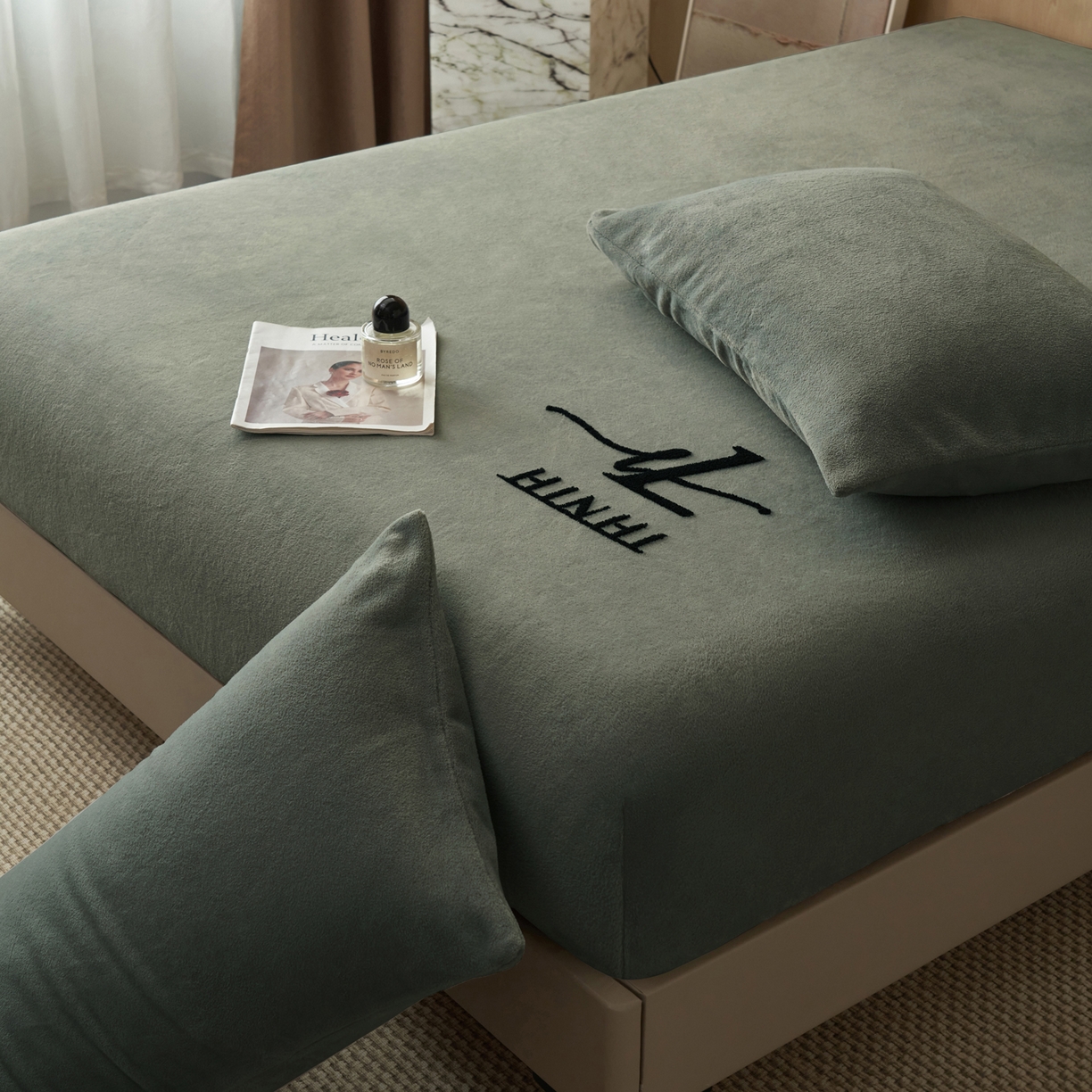 91家纺网 家纺一手货源 找家纺 （总）早晨家纺 2025新款牛奶绒纯色毛巾绣暖绒床笠