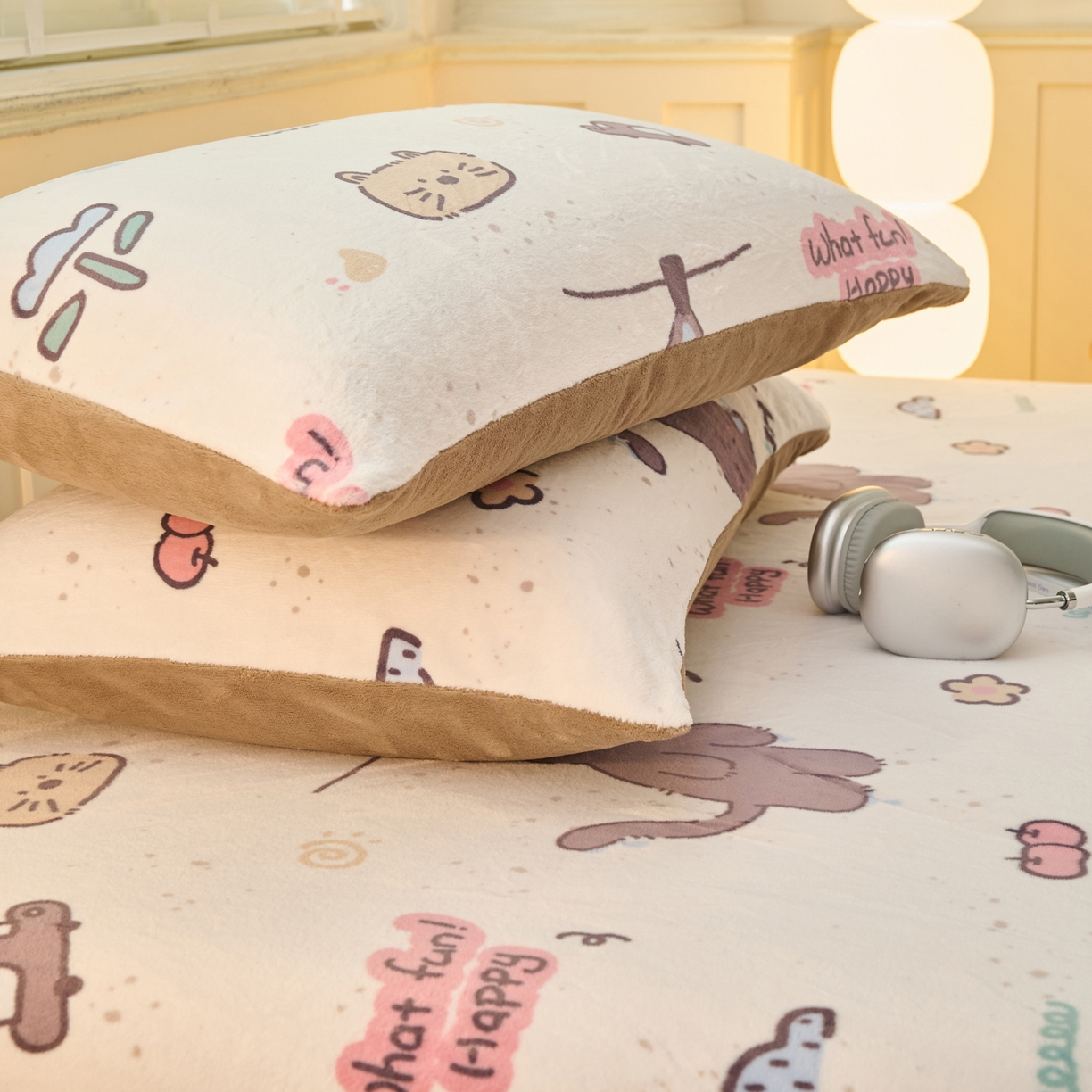 91家纺网 家纺一手货源 找家纺 早晨家纺 2025新款卡通印花高克重牛奶绒印花单床笠 萌趣屋