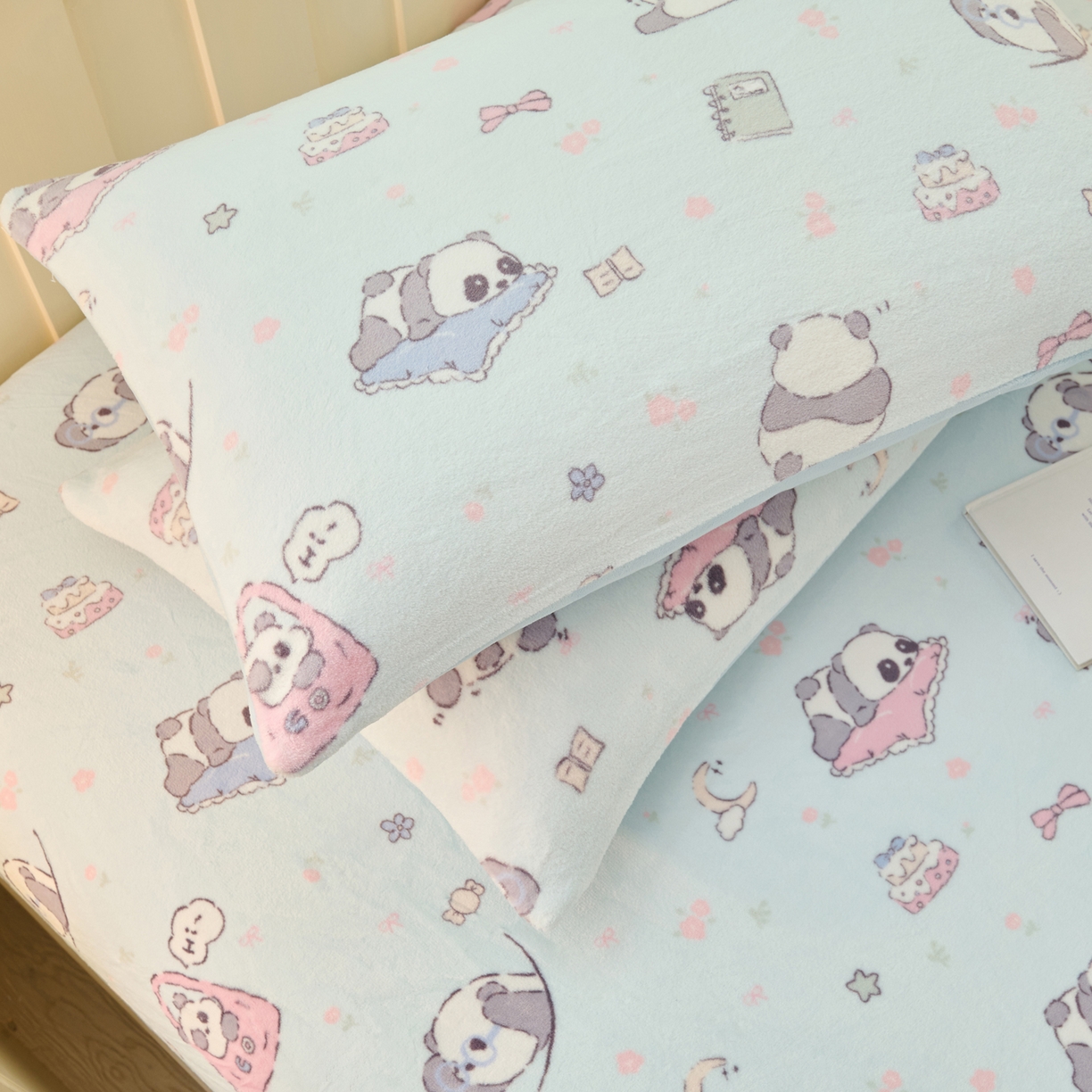 91家纺网 家纺一手货源 找家纺 早晨家纺 2025新款卡通印花高克重牛奶绒印花单床笠 胖达园