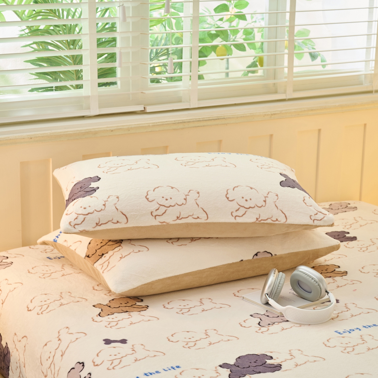 91家纺网 家纺一手货源 找家纺 早晨家纺 2025新款卡通印花高克重牛奶绒印花单床笠 萌犬集