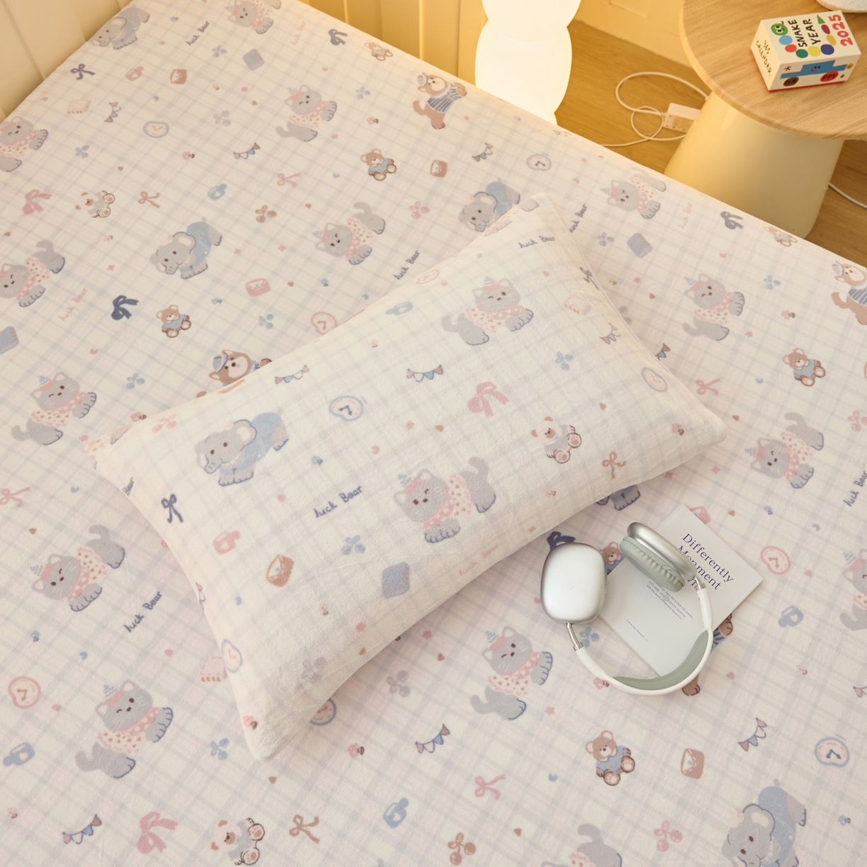 91家纺网 家纺一手货源 找家纺 早晨家纺 2025新款卡通印花高克重牛奶绒印花单床笠 萌宠集