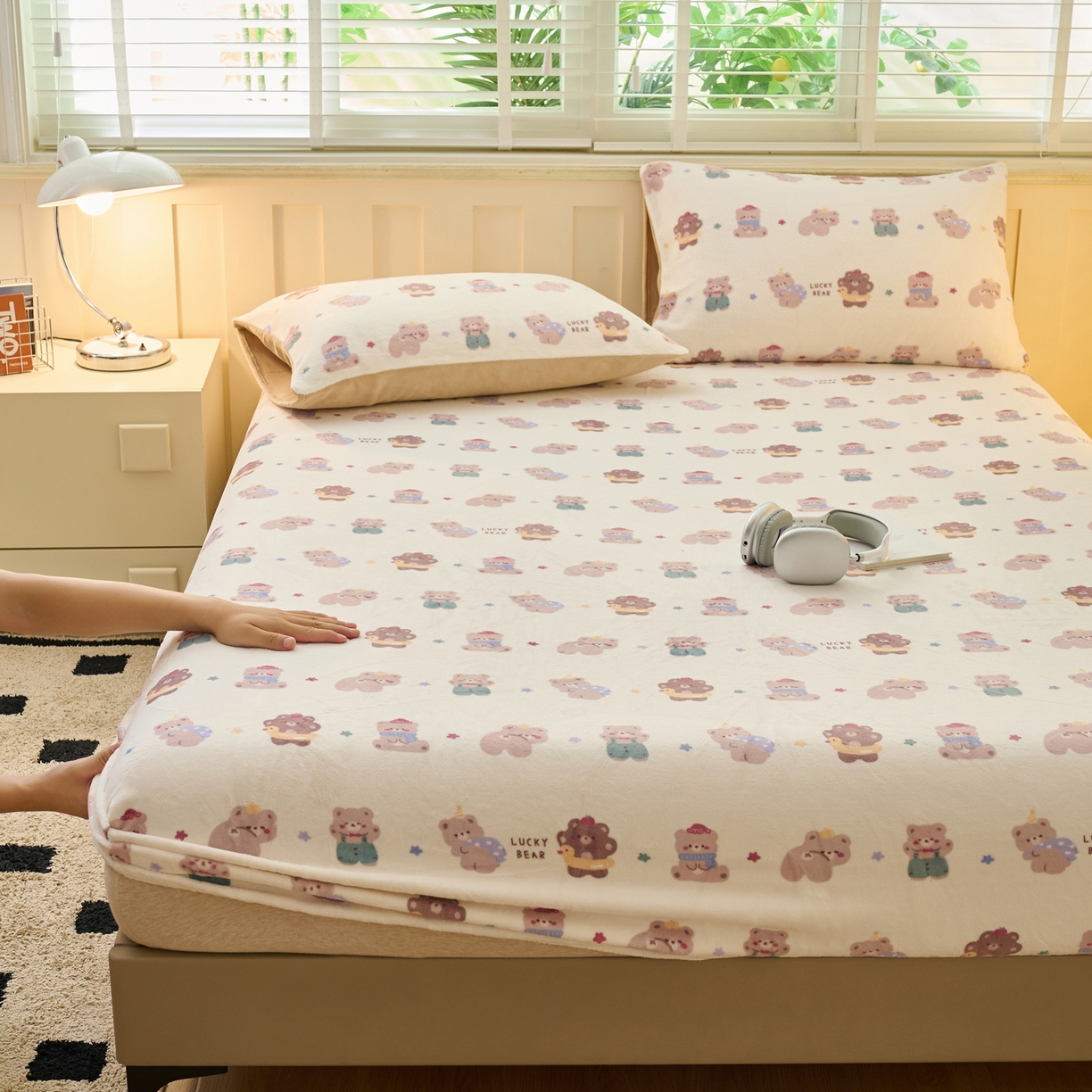 91家纺网 家纺一手货源 找家纺 早晨家纺 2025新款卡通印花高克重牛奶绒印花单床笠 萌熊集