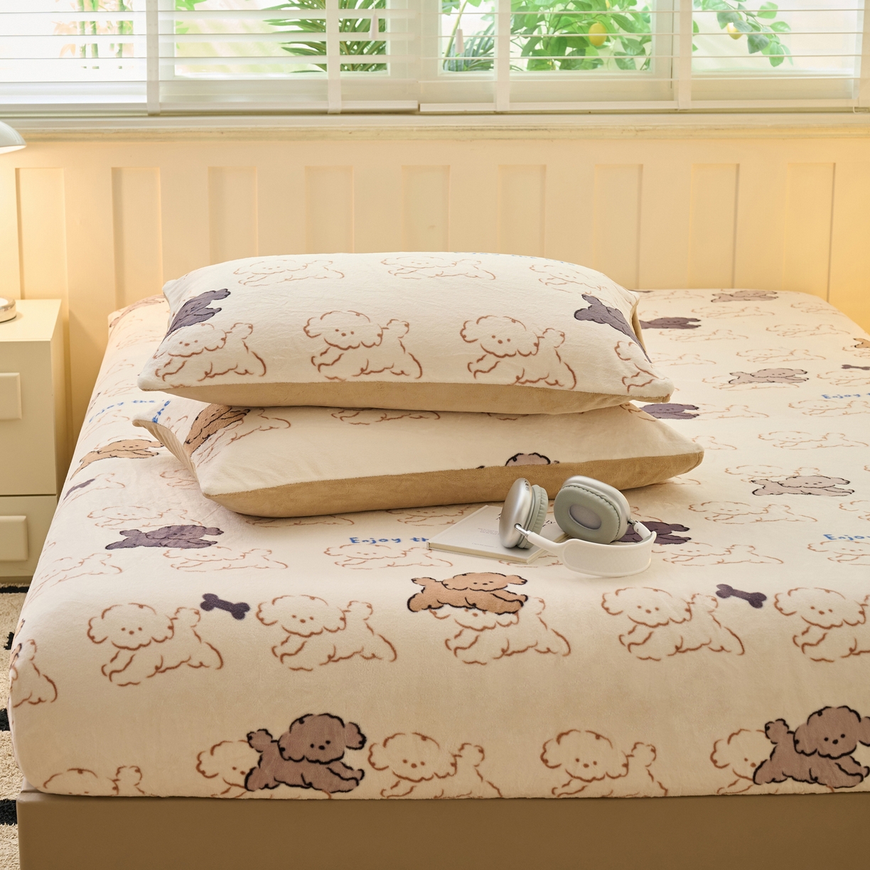 91家纺网 家纺一手货源 找家纺 早晨家纺 2025新款卡通印花高克重牛奶绒印花单床笠 萌犬集