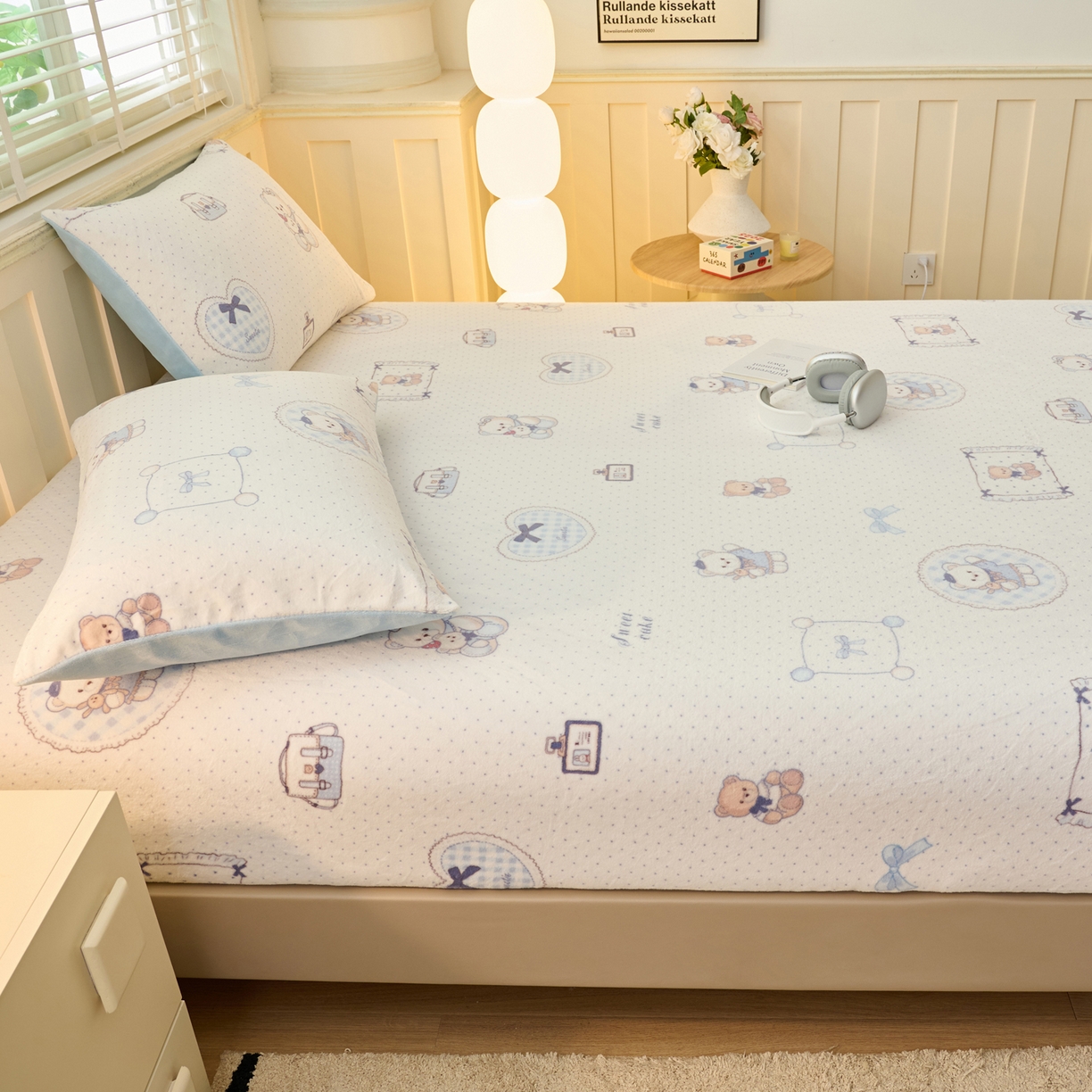 91家纺网 家纺一手货源 找家纺 早晨家纺 2025新款卡通印花高克重牛奶绒印花单床笠 甜熊记