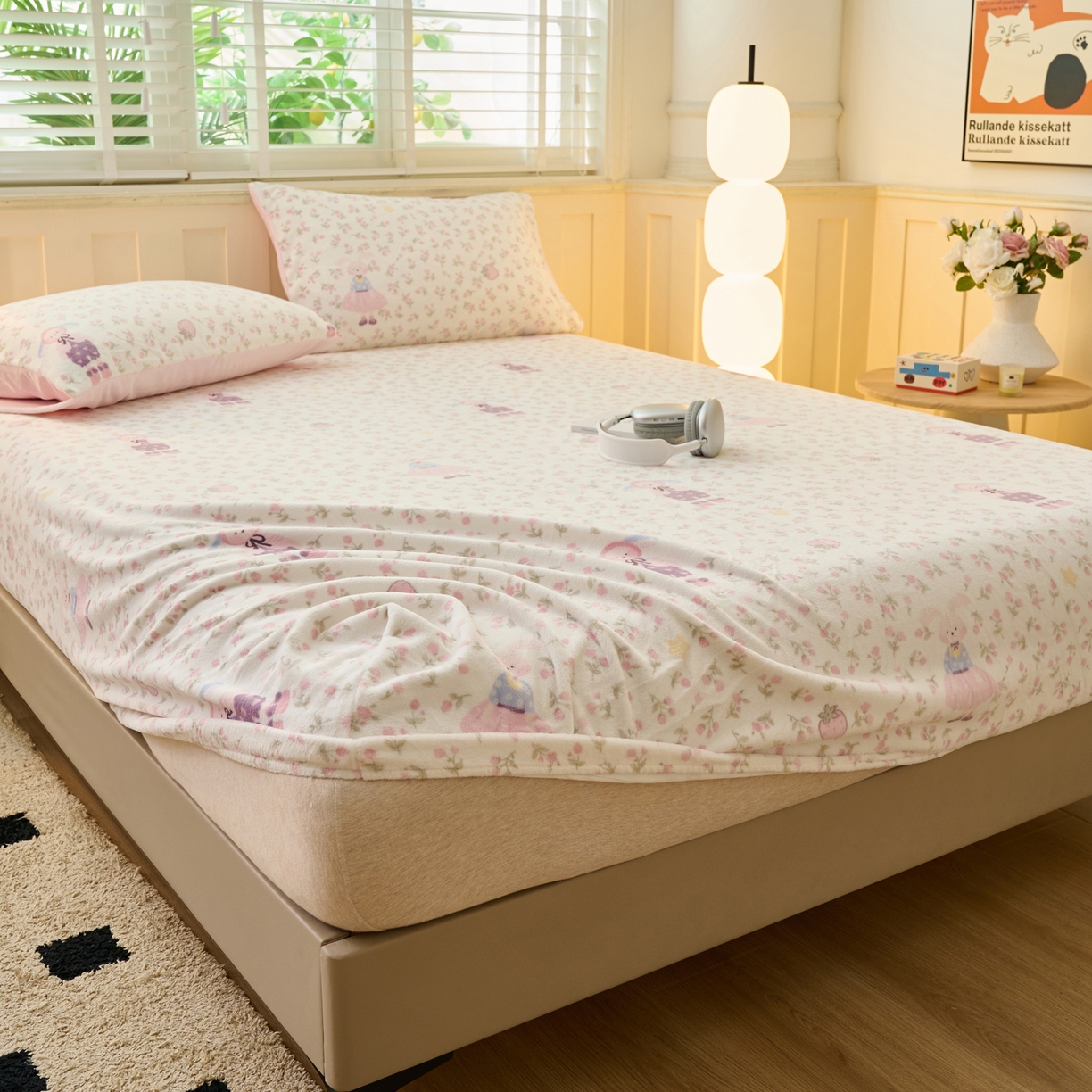 91家纺网 家纺一手货源 找家纺 早晨家纺 2025新款卡通印花高克重牛奶绒印花单床笠 花兔谣