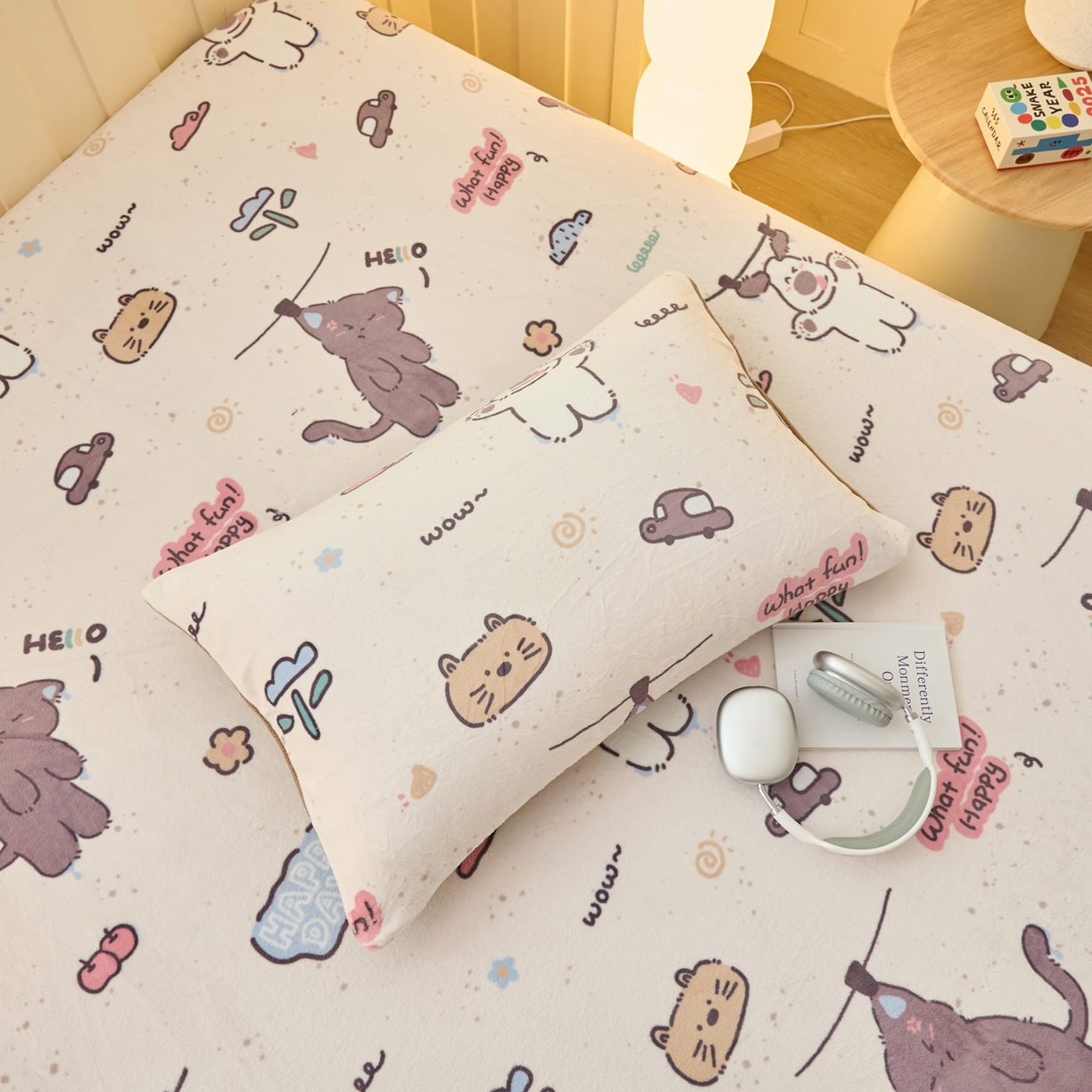 91家纺网 家纺一手货源 找家纺 早晨家纺 2025新款卡通印花高克重牛奶绒印花单床笠 萌趣屋