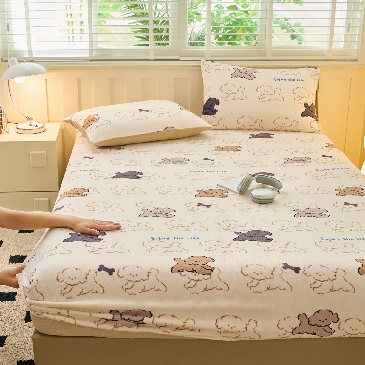 91家纺网 家纺一手货源 找家纺 早晨家纺 2025新款卡通印花高克重牛奶绒印花单床笠 萌犬集