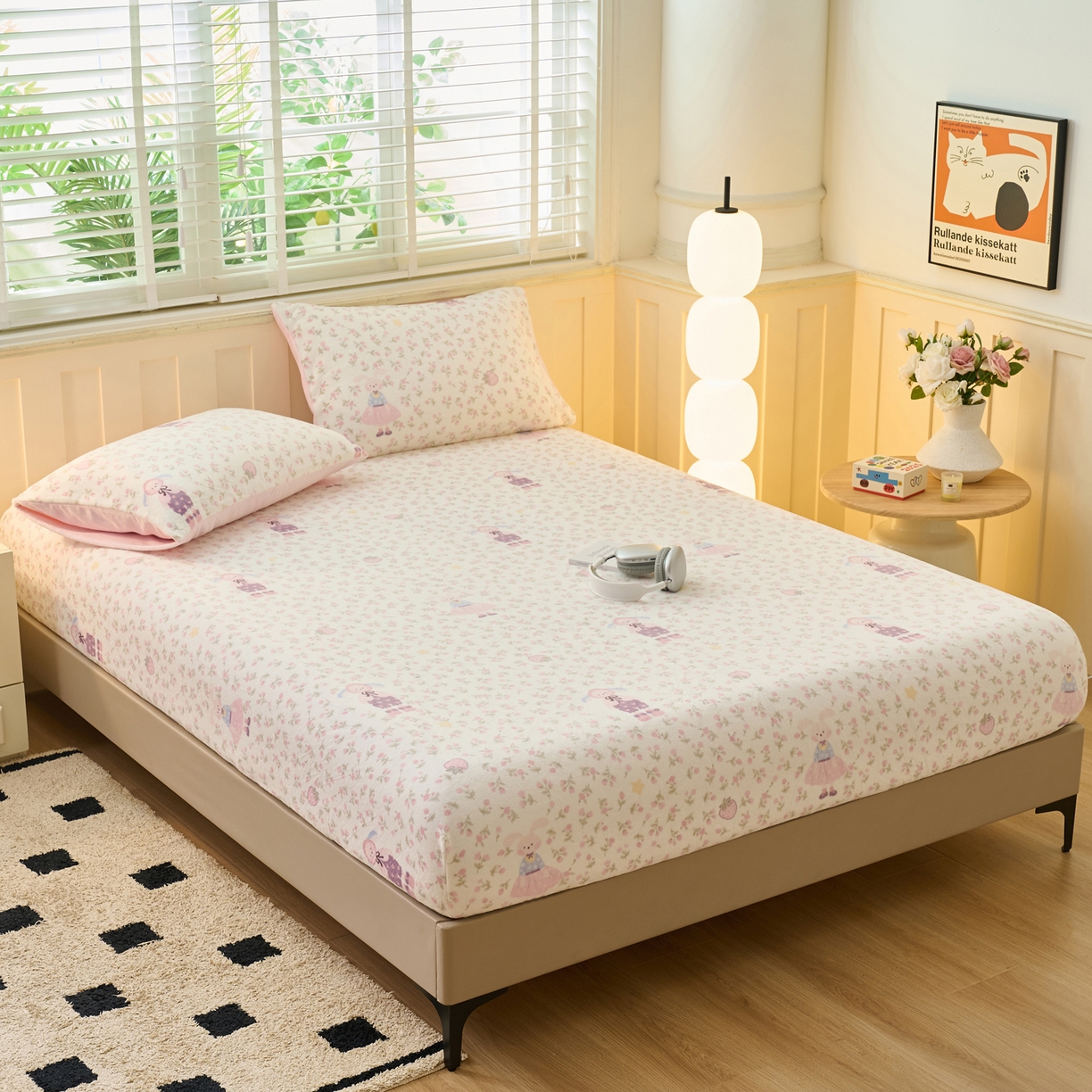 91家纺网 家纺一手货源 找家纺 早晨家纺 2025新款卡通印花高克重牛奶绒印花单床笠 花兔谣