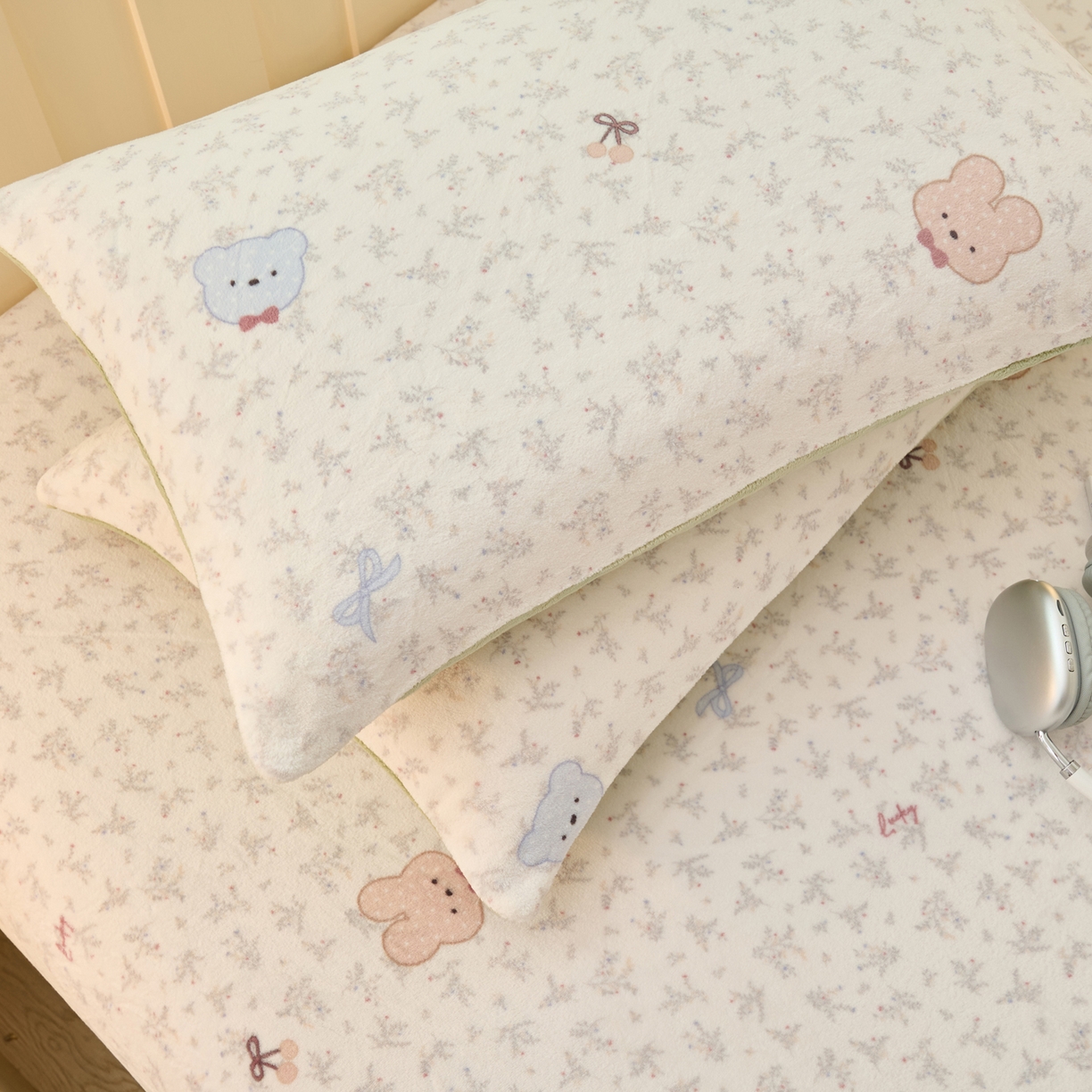 91家纺网 家纺一手货源 找家纺 早晨家纺 2025新款卡通印花高克重牛奶绒印花单床笠 萌熊絮