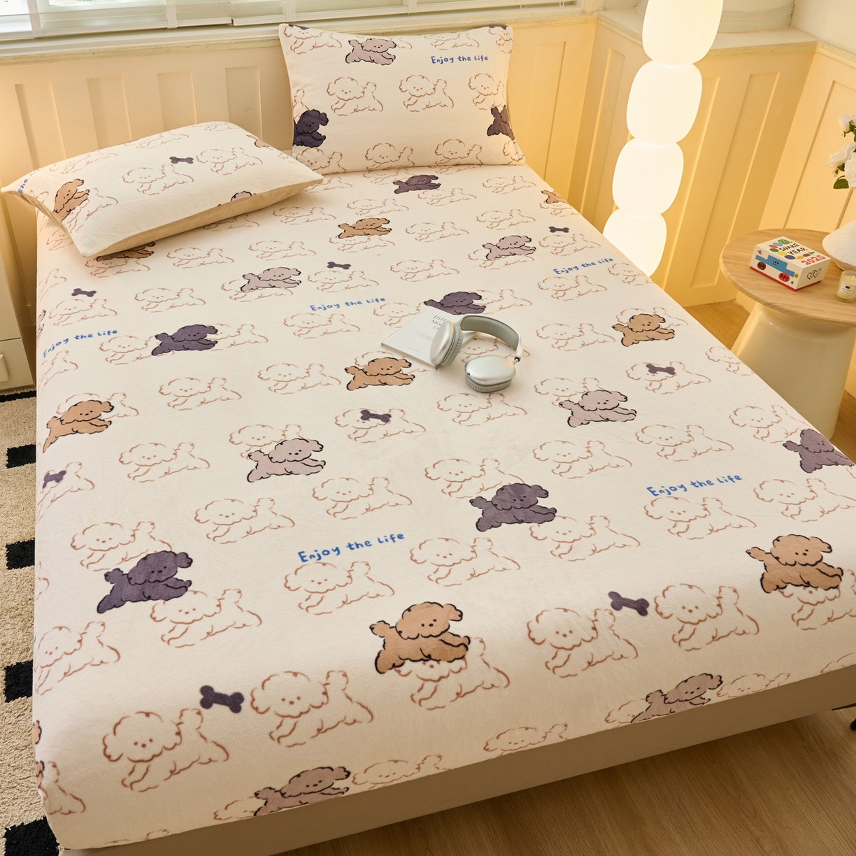 91家纺网 家纺一手货源 找家纺 早晨家纺 2025新款卡通印花高克重牛奶绒印花单床笠 萌犬集