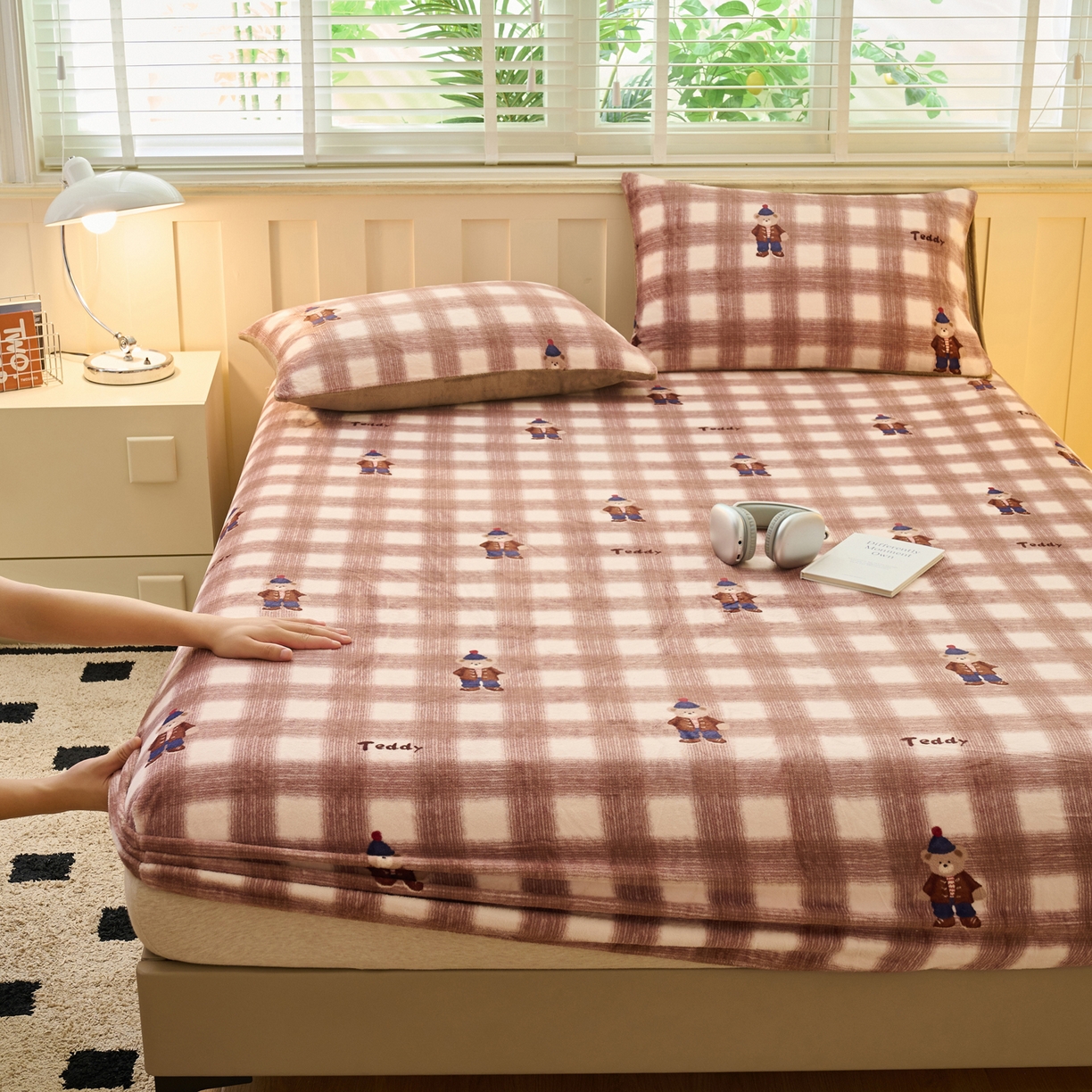 91家纺网 家纺一手货源 找家纺 早晨家纺 2025新款卡通印花高克重牛奶绒印花单床笠 这花型没做保留图片