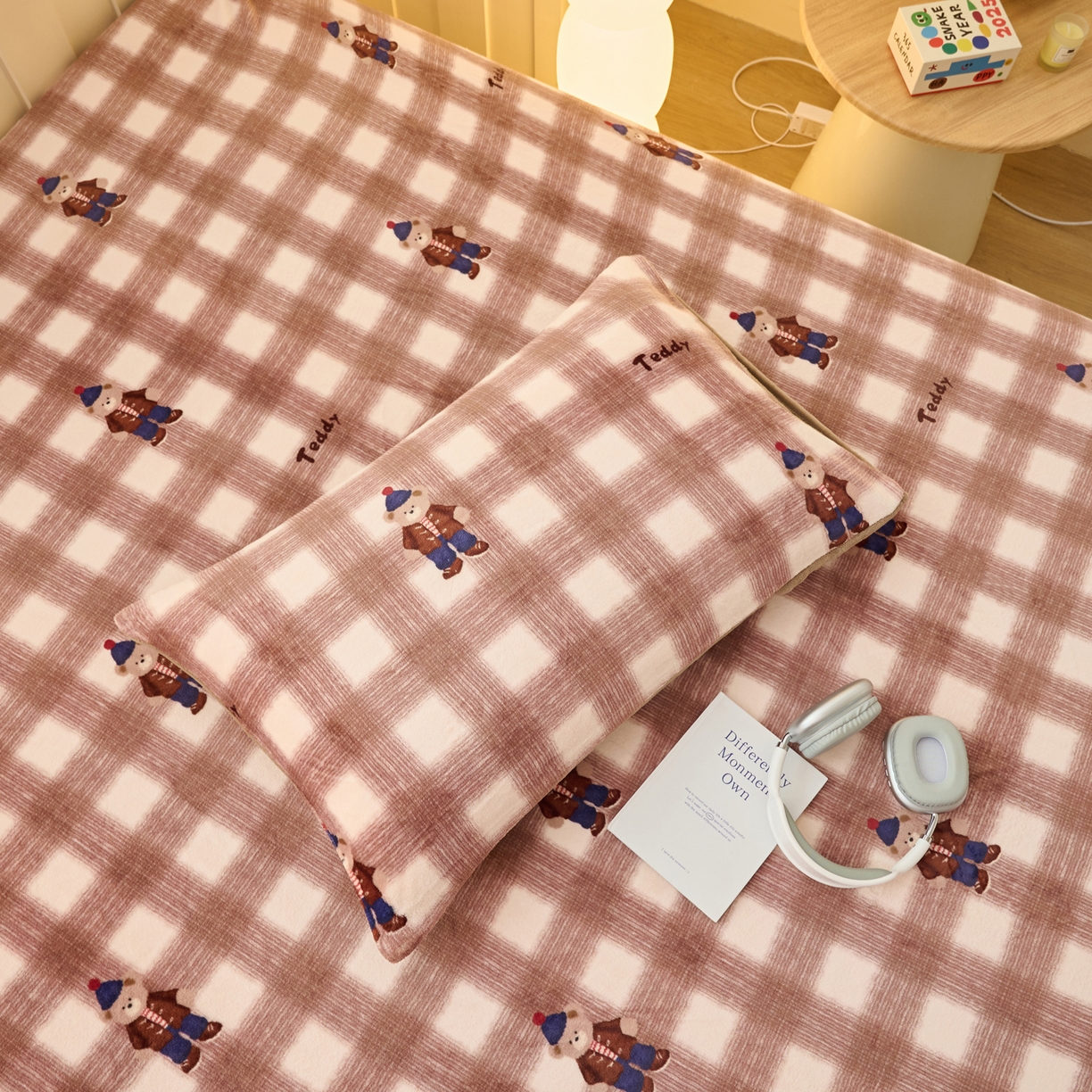 91家纺网 家纺一手货源 找家纺 早晨家纺 2025新款卡通印花高克重牛奶绒印花单床笠 这花型没做保留图片