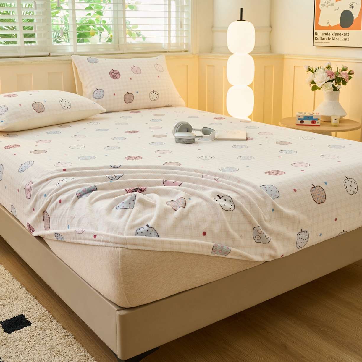 91家纺网 家纺一手货源 找家纺 早晨家纺 2025新款卡通印花高克重牛奶绒印花单床笠 甜果绘