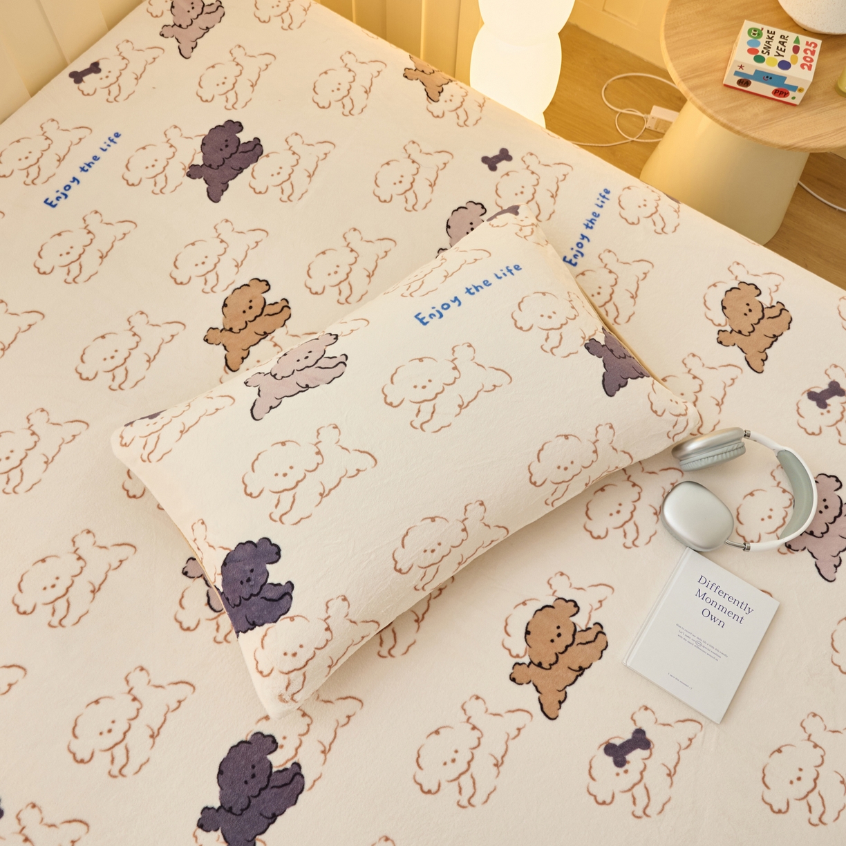 91家纺网 家纺一手货源 找家纺 早晨家纺 2025新款卡通印花高克重牛奶绒印花单床笠 萌犬集