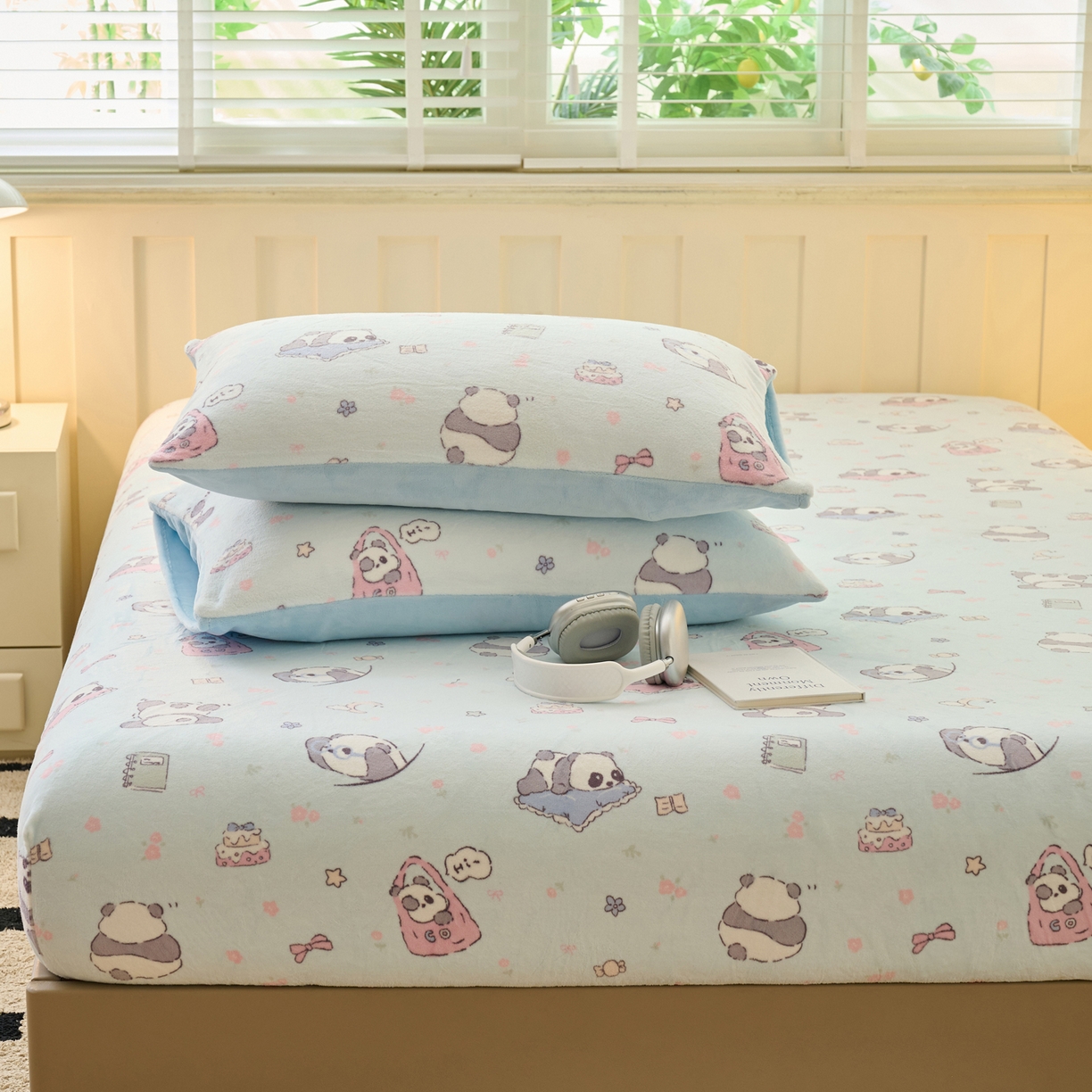 91家纺网 家纺一手货源 找家纺 早晨家纺 2025新款卡通印花高克重牛奶绒印花单床笠 胖达园